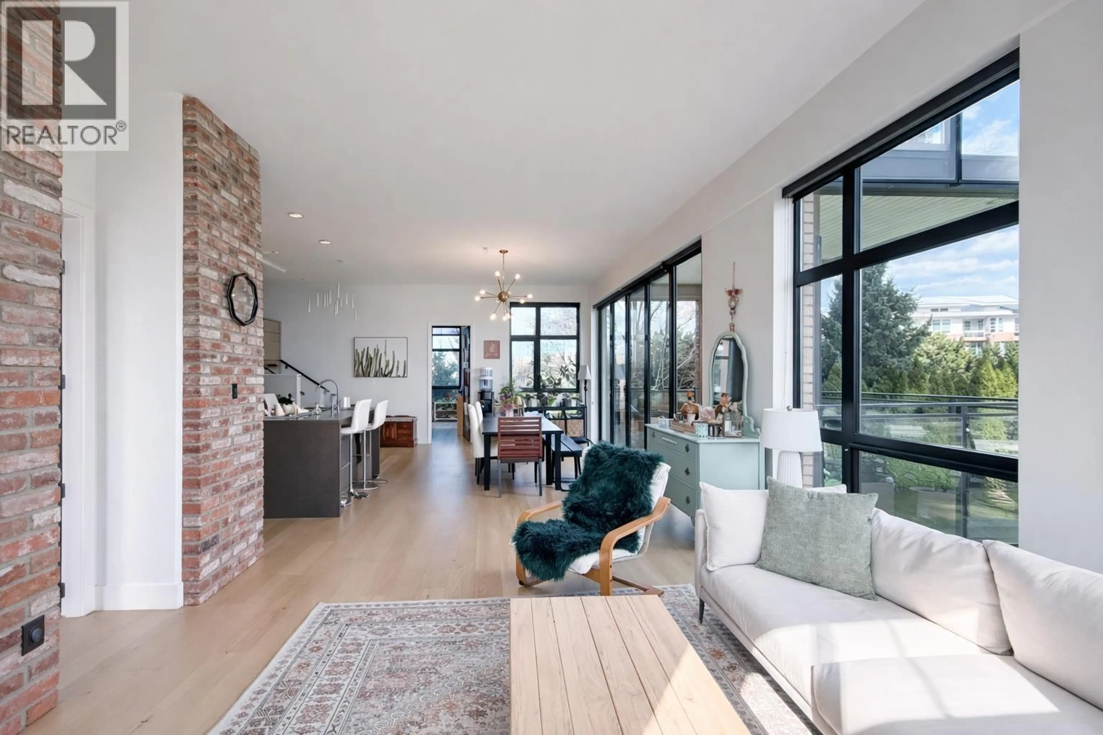 Living room with furniture, unknown for 206 - 220 SALTER STREET, New Westminster British Columbia V3M0H4