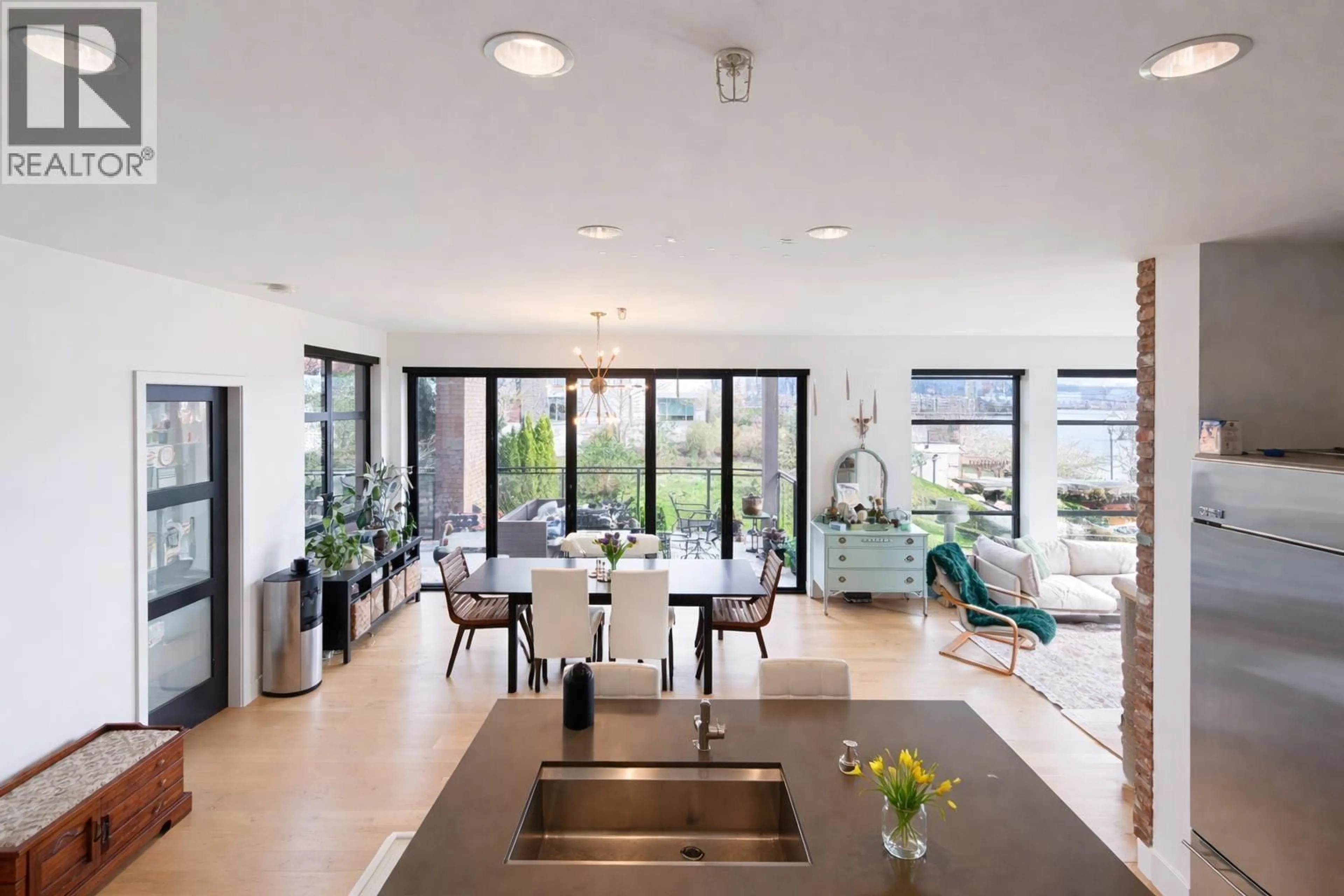 Open concept kitchen, unknown for 206 - 220 SALTER STREET, New Westminster British Columbia V3M0H4