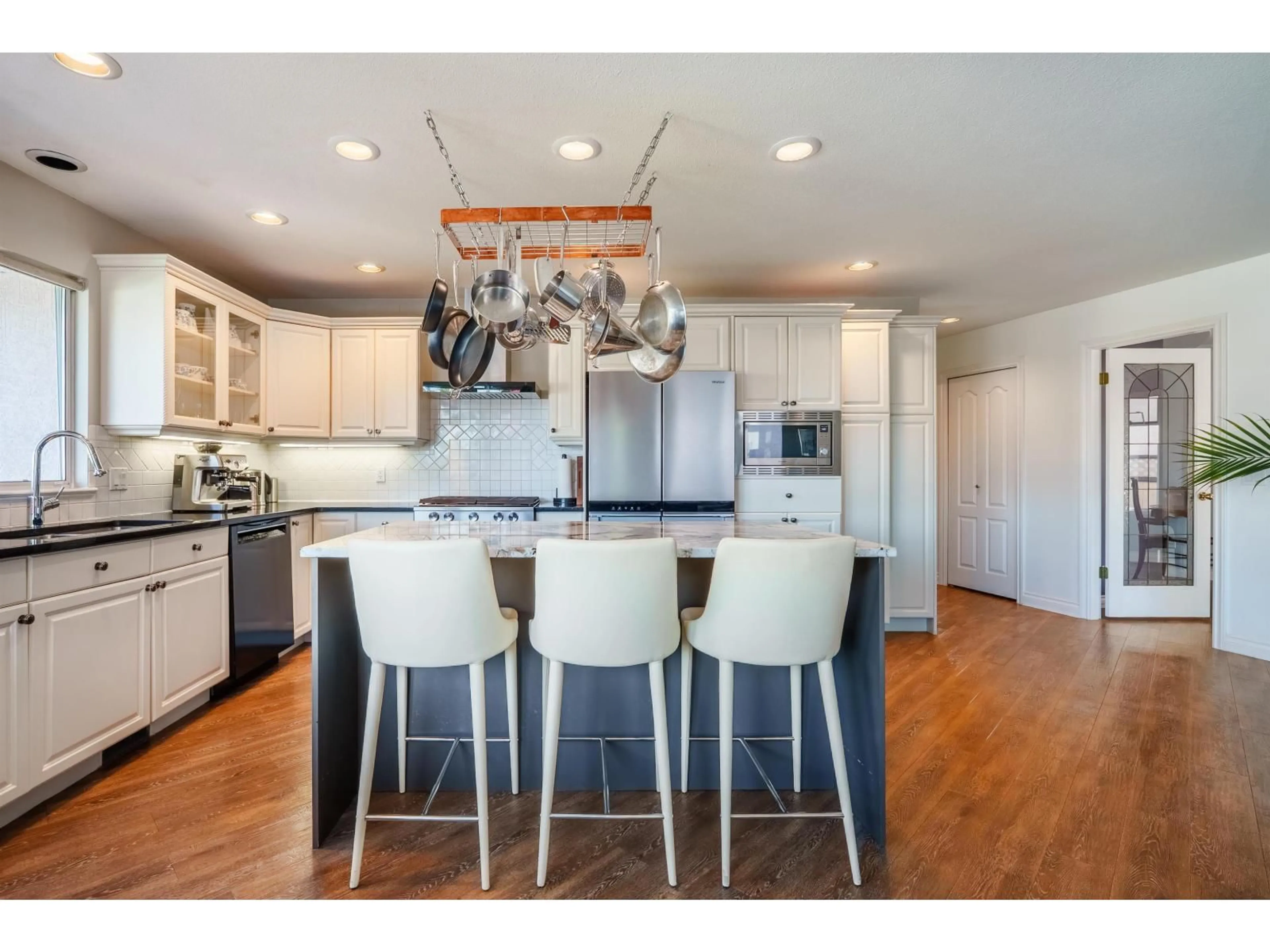 Open concept kitchen, wood/laminate floor for 10289 170A STREET, Surrey British Columbia V4N3L1