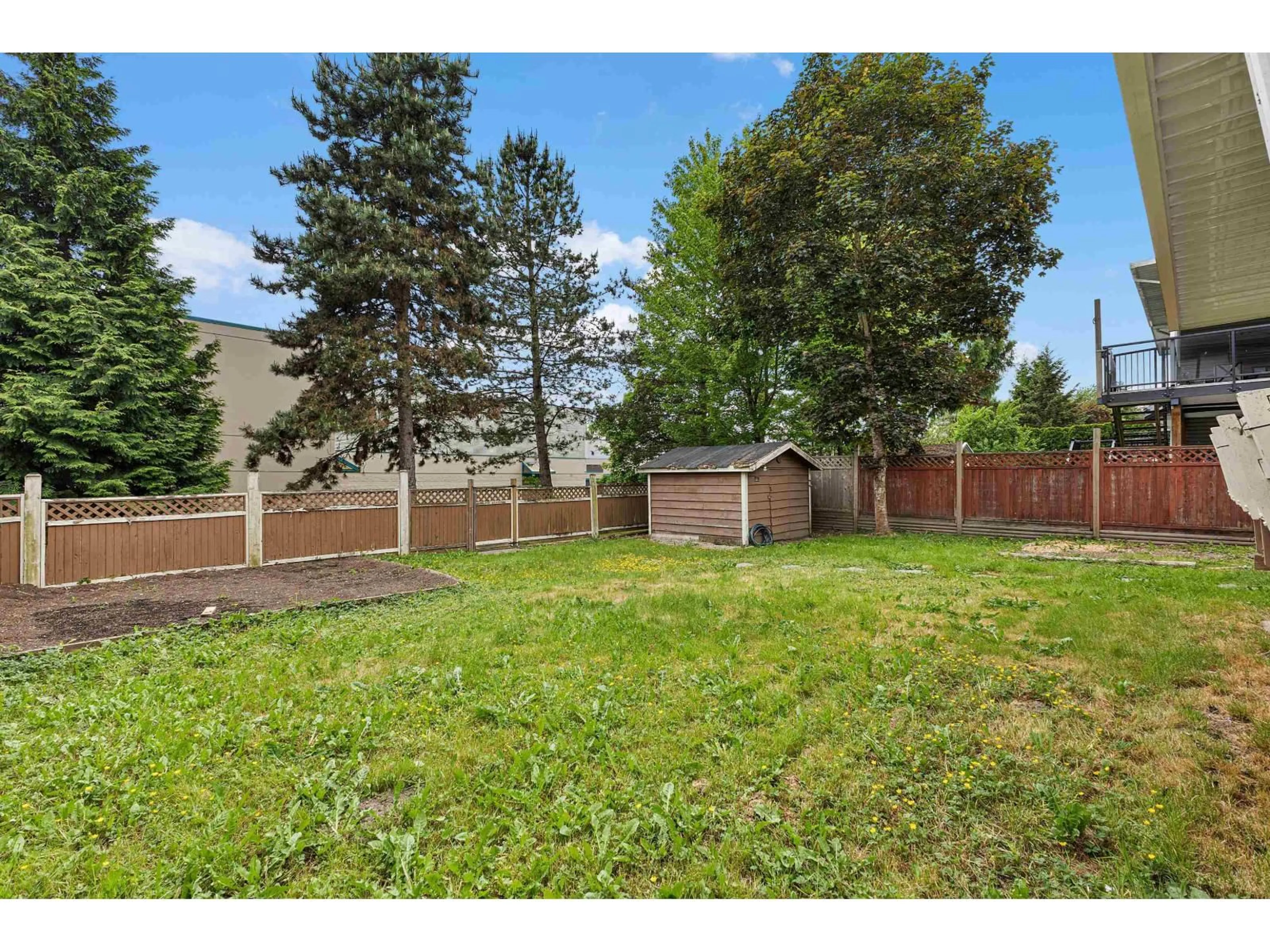 A pic from outside/outdoor area/front of a property/back of a property/a pic from drone, unknown for 14518 85A AVENUE, Surrey British Columbia V3S5T6