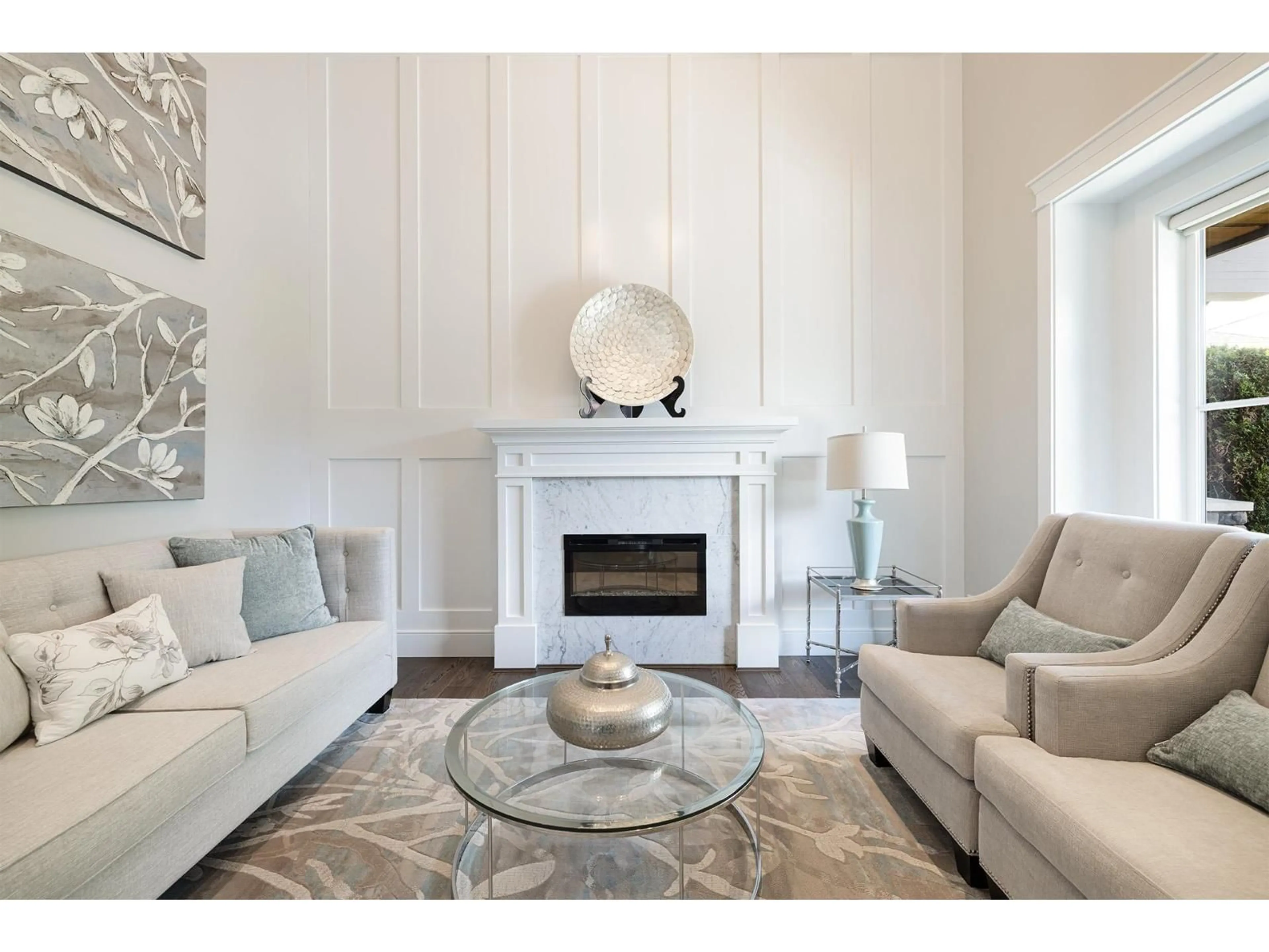 Living room with furniture, wood/laminate floor for 14378 BLACKBURN AVENUE, White Rock British Columbia V4B3A1