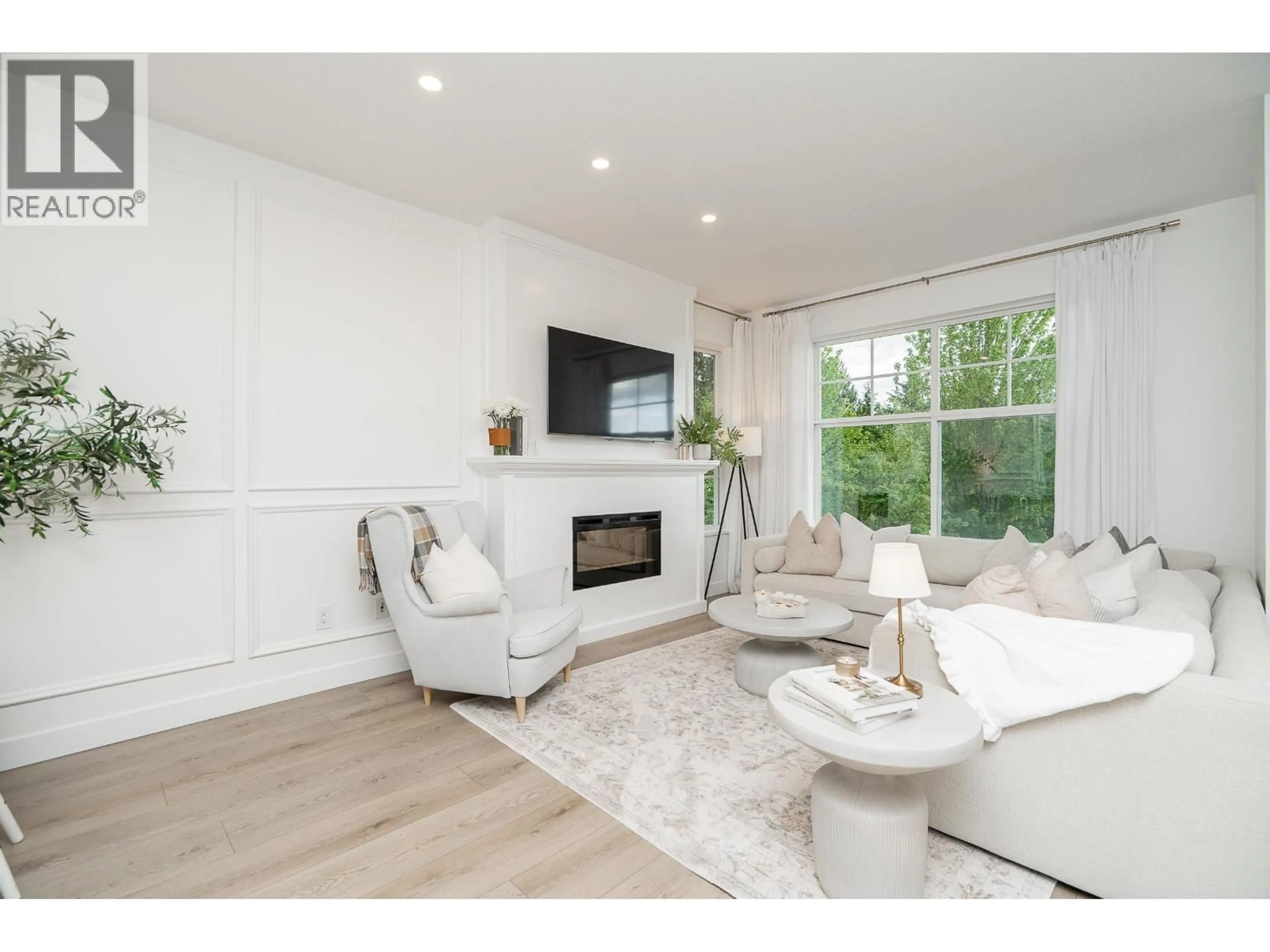 Living room with furniture, wood/laminate floor for 8 - 3461 PRINCETON AVENUE, Coquitlam British Columbia V3E0M2