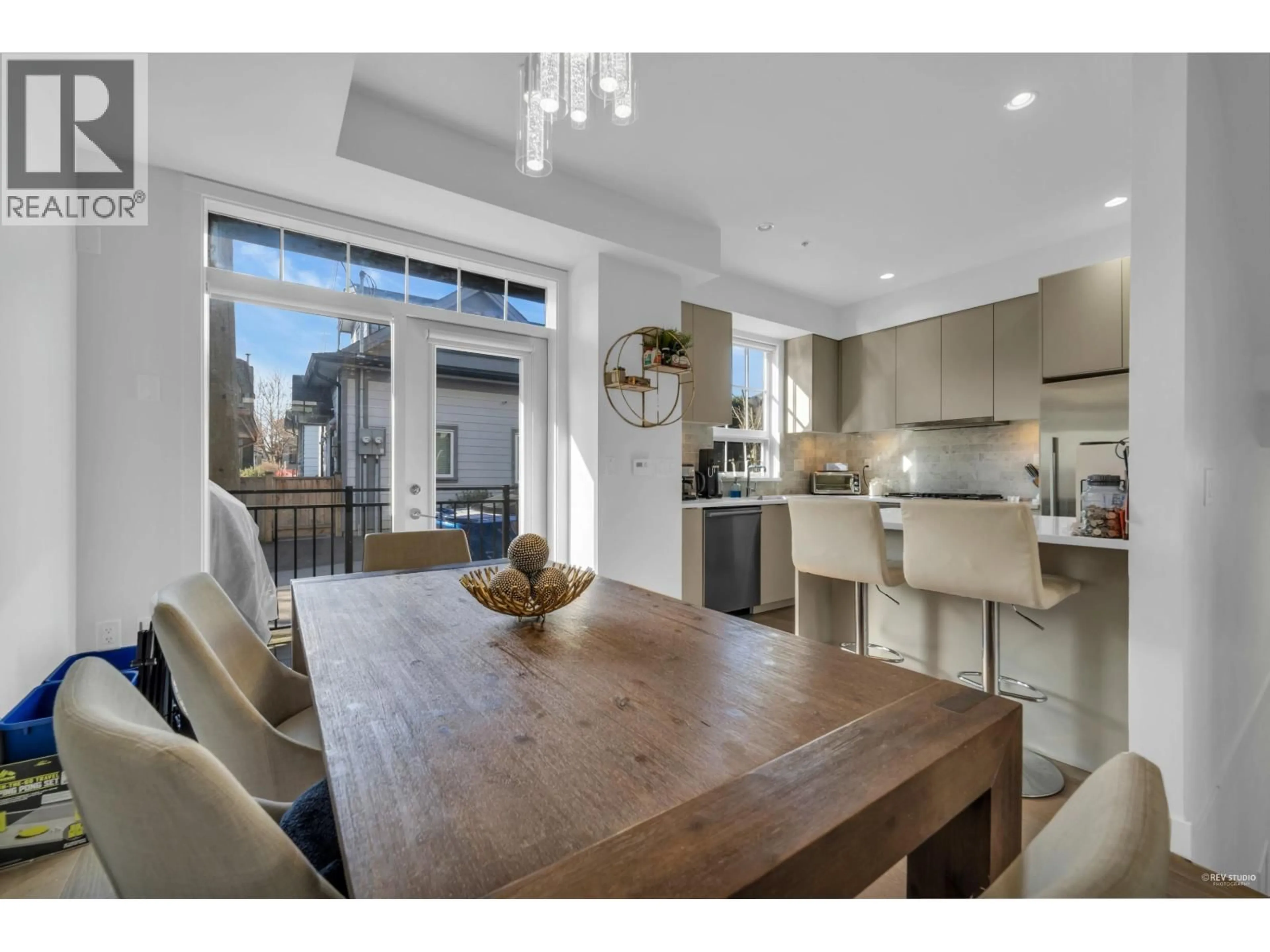 Open concept kitchen, wood/laminate floor for 7901 OAK STREET, Vancouver British Columbia V6P4A6