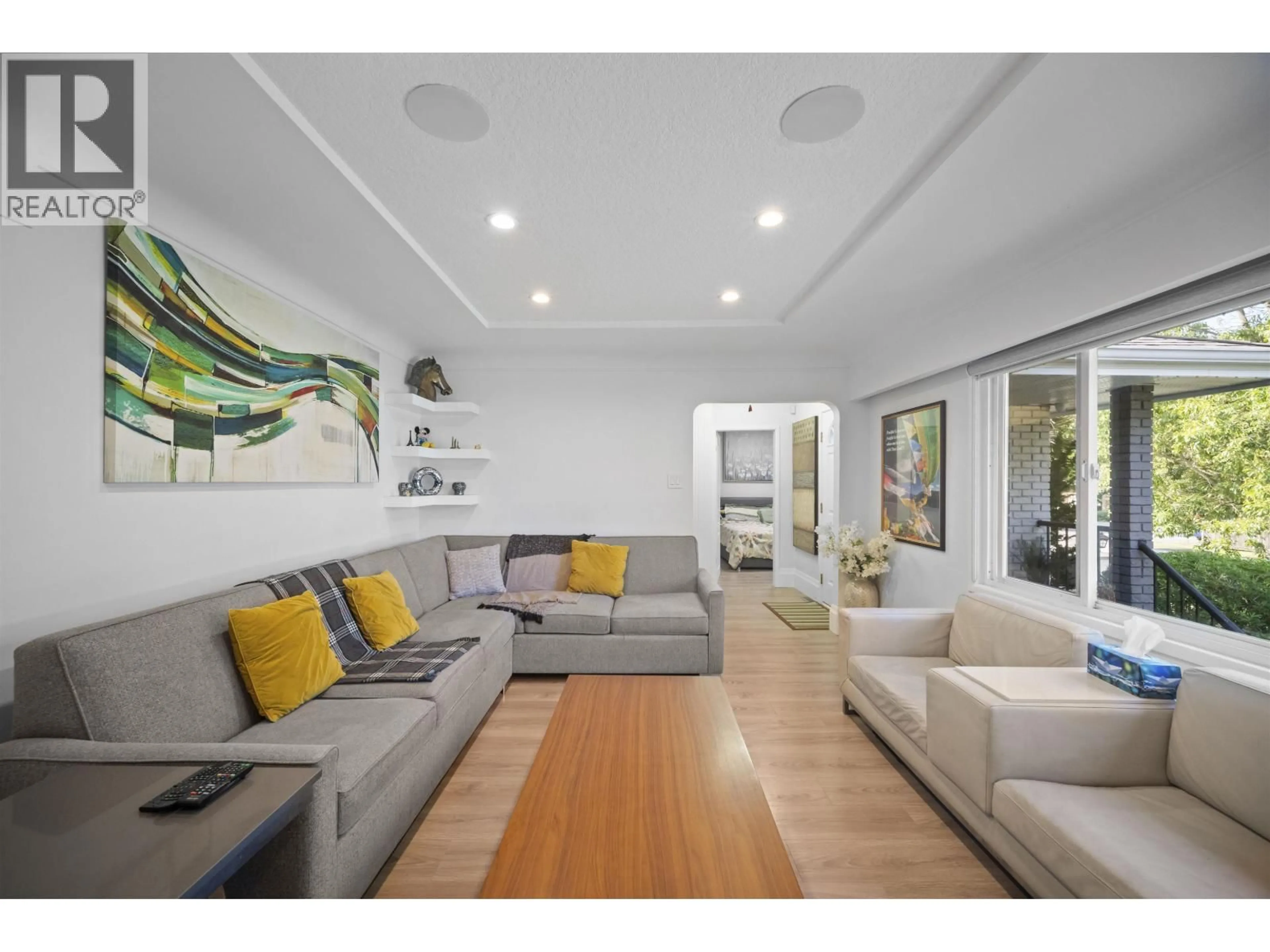 Living room with furniture, wood/laminate floor for 6978 MCKINNON STREET, Vancouver British Columbia V5S3G5