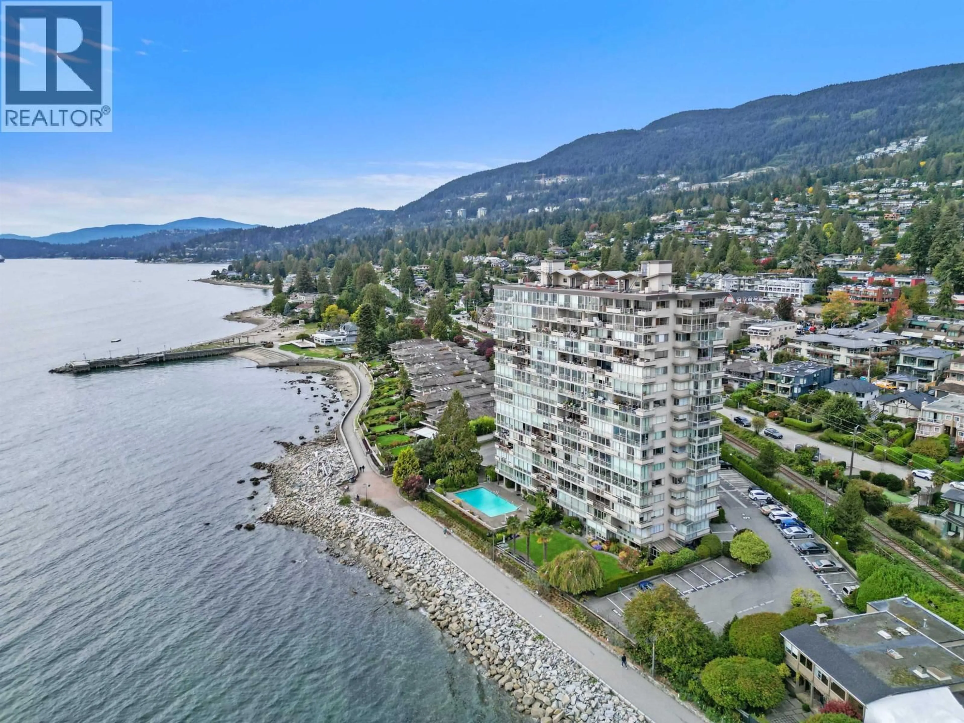 A pic from outside/outdoor area/front of a property/back of a property/a pic from drone, water/lake/river/ocean view for 1006 - 150 24TH STREET, West Vancouver British Columbia V7V4G8