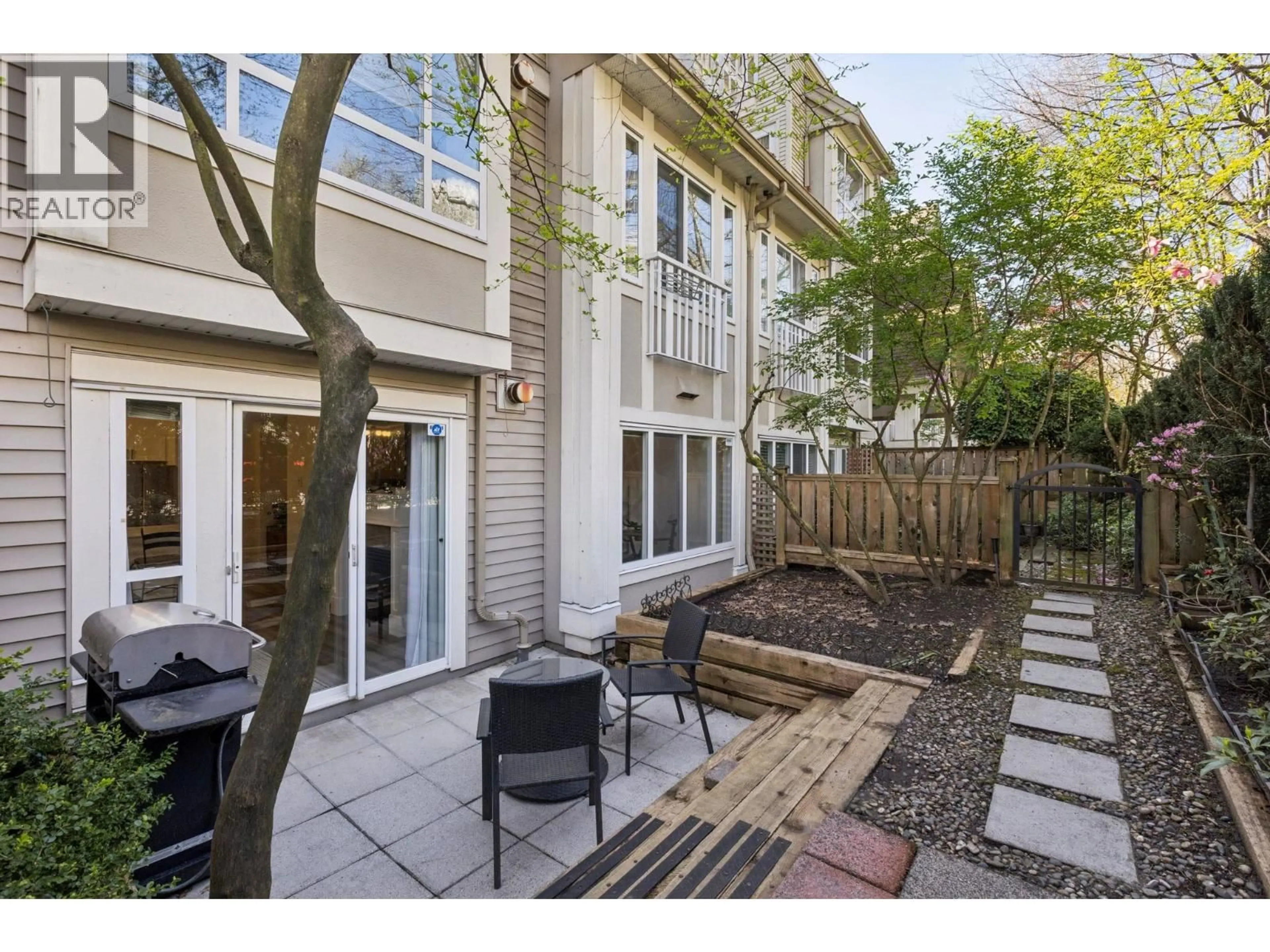 Patio, street for 102 - 365 1ST STREET, North Vancouver British Columbia V7L4W5