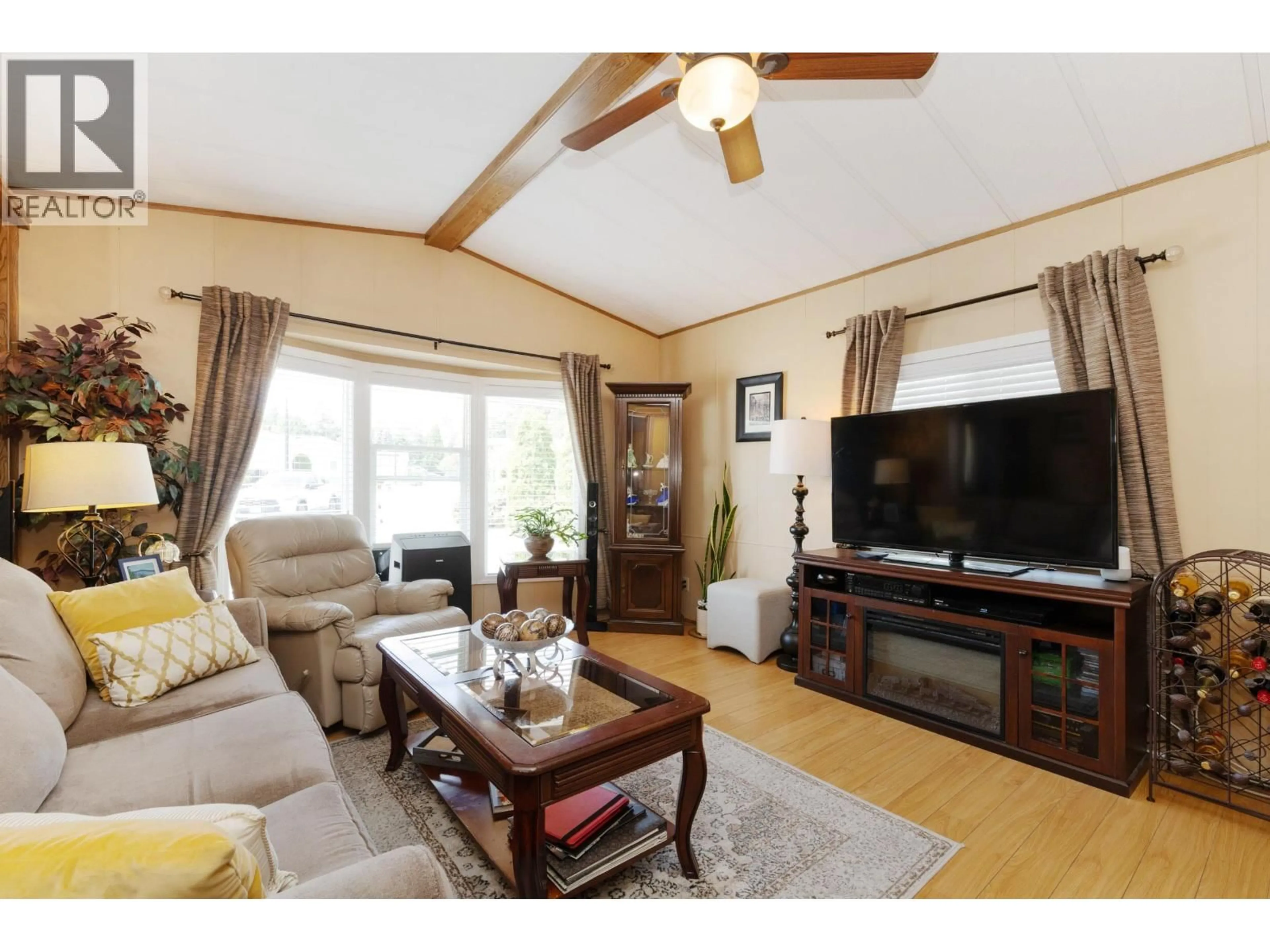Living room with furniture, wood/laminate floor for 28 - 11932 POPLAR DRIVE, Pitt Meadows British Columbia V3Y1Z3