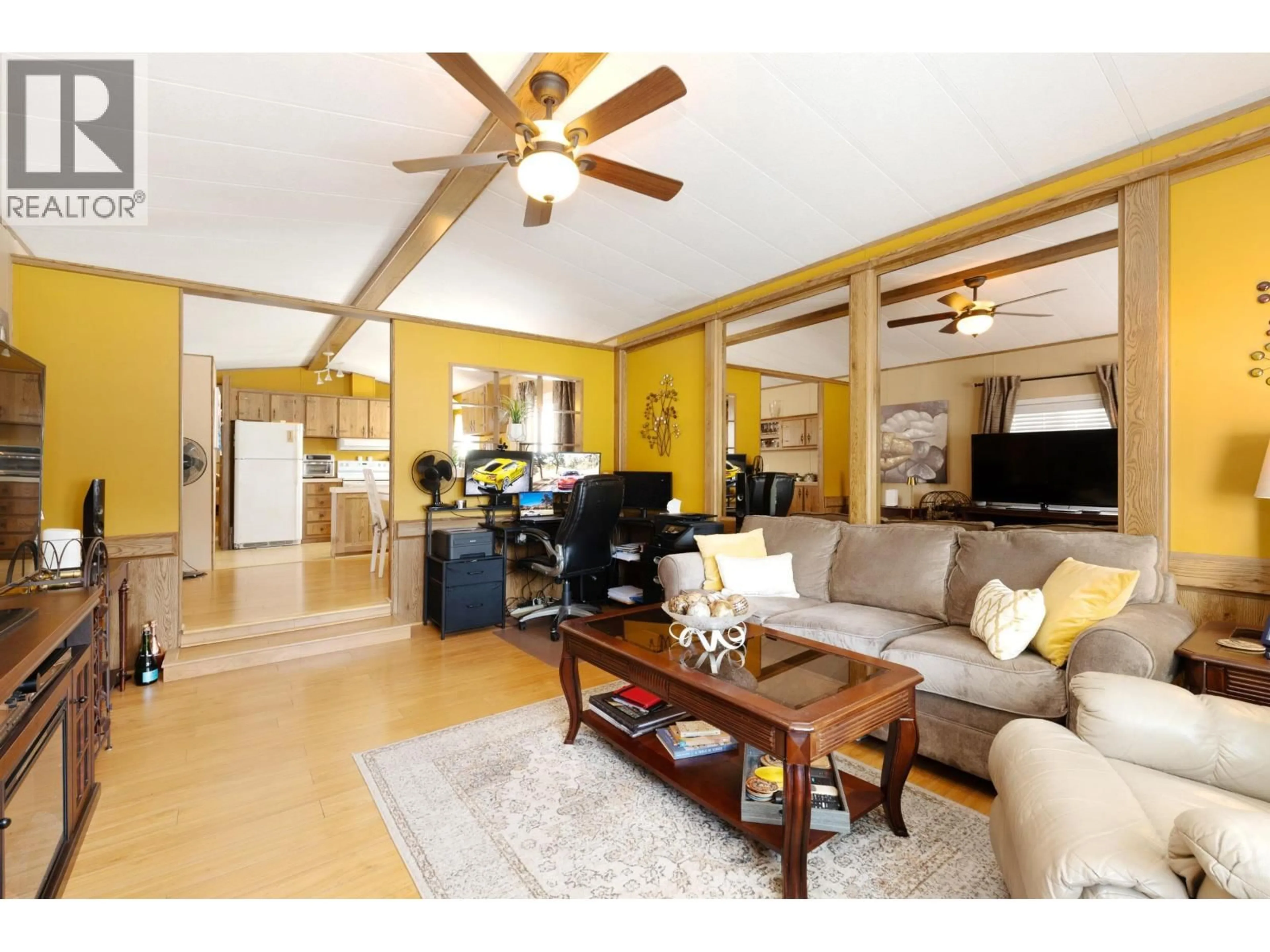 Living room with furniture, wood/laminate floor for 28 - 11932 POPLAR DRIVE, Pitt Meadows British Columbia V3Y1Z3