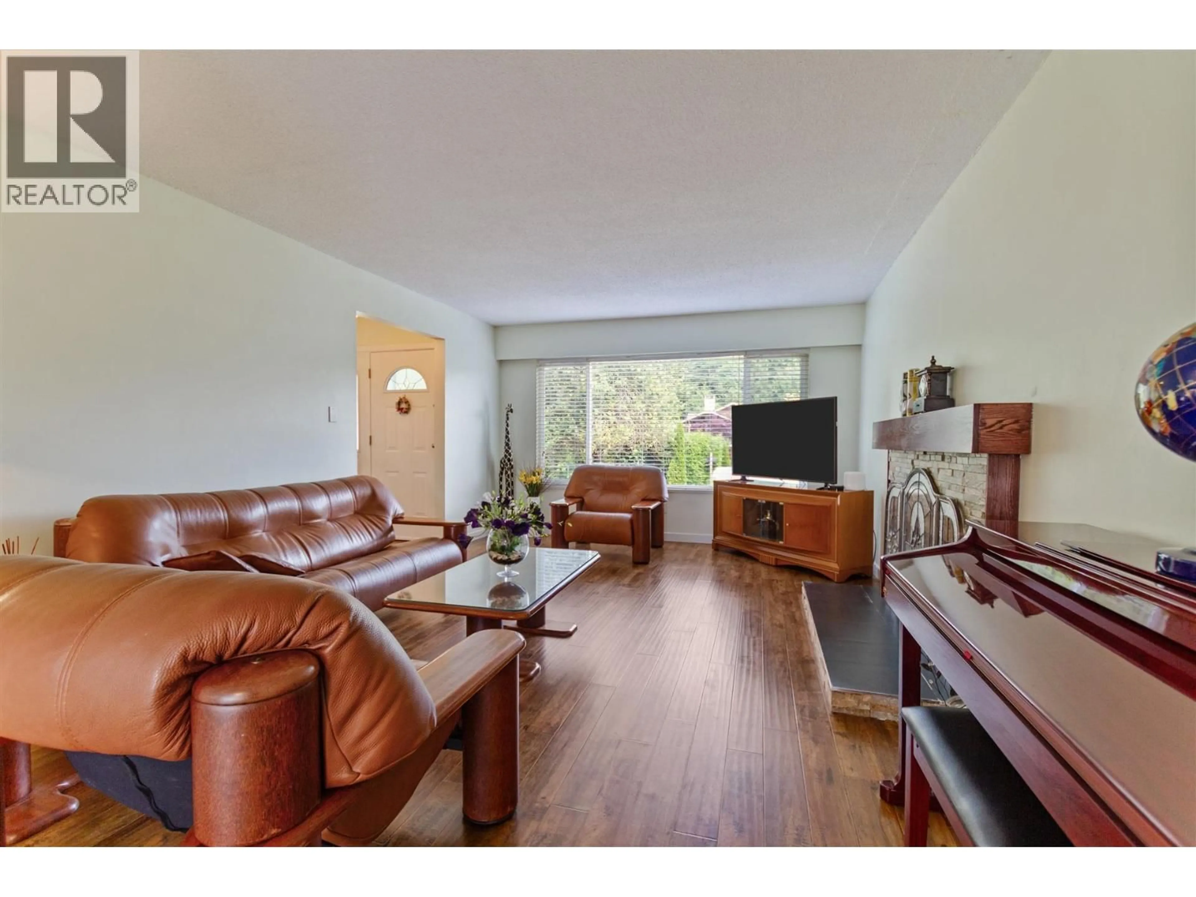Living room with furniture, wood/laminate floor for 1906 RHODENA AVENUE, Coquitlam British Columbia V3K2Z9