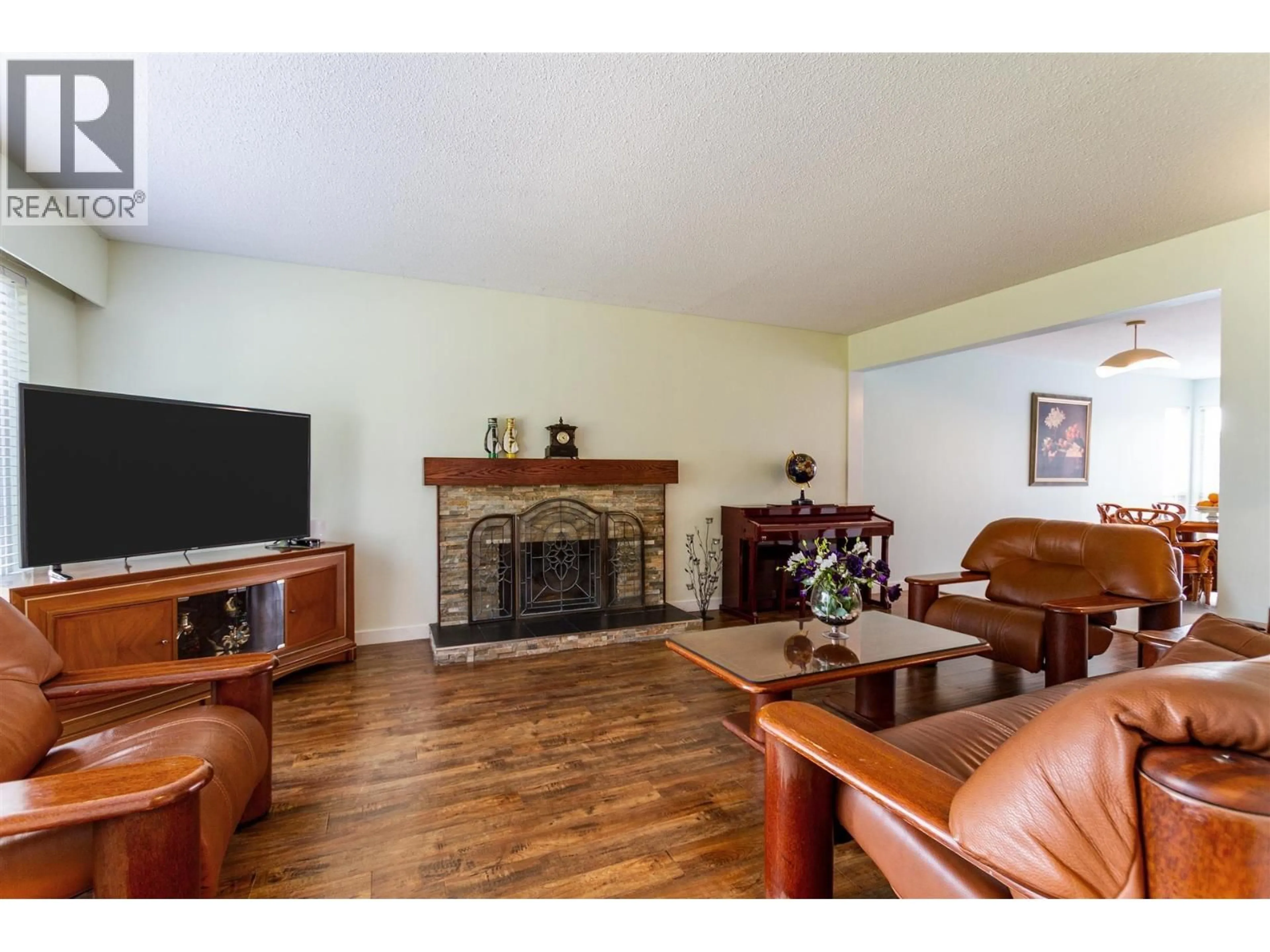 Living room with furniture, wood/laminate floor for 1906 RHODENA AVENUE, Coquitlam British Columbia V3K2Z9
