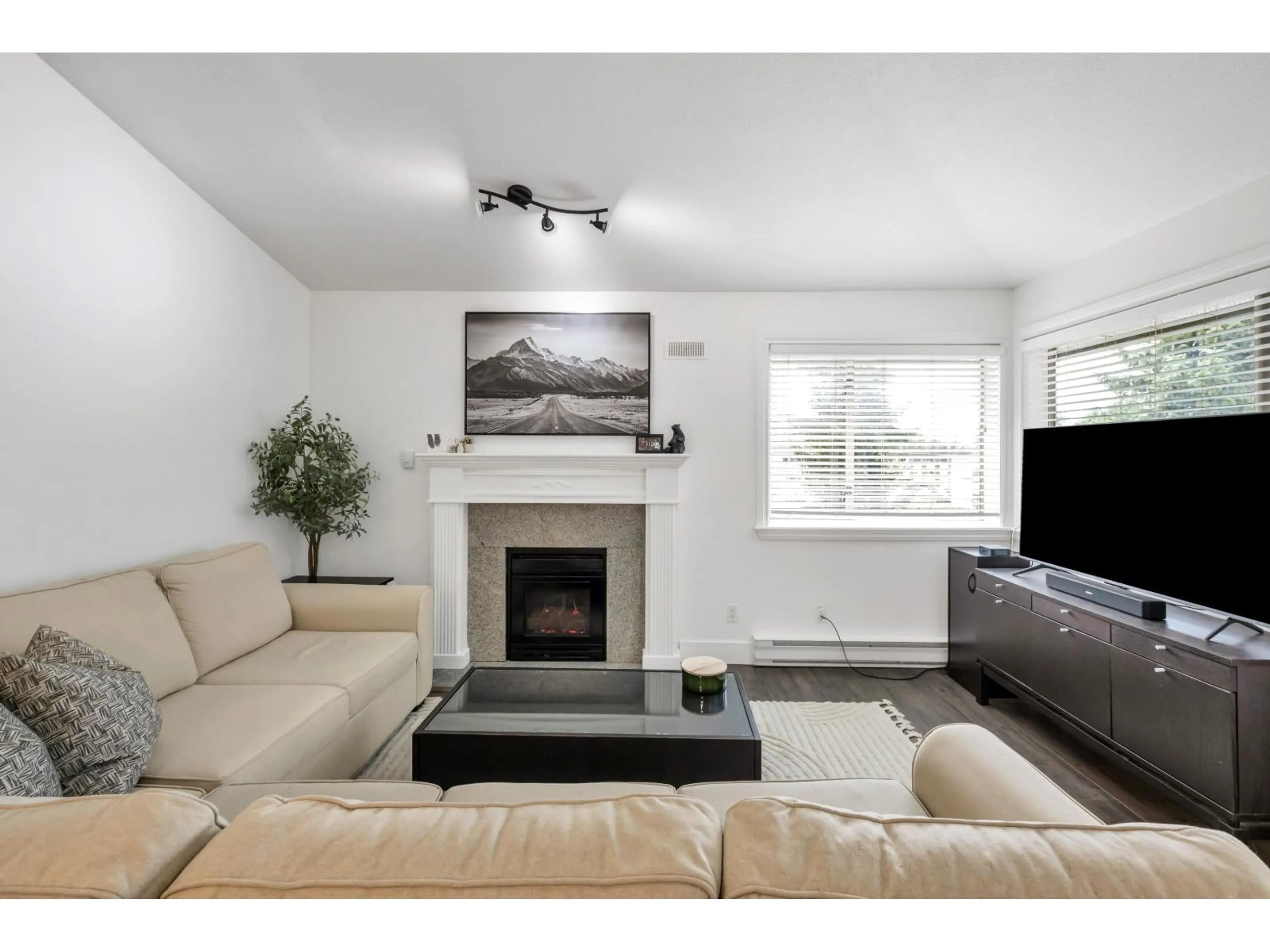 Living room with furniture, wood/laminate floor for 308 - 33675 MARSHALL ROAD, Abbotsford British Columbia V2S1L4