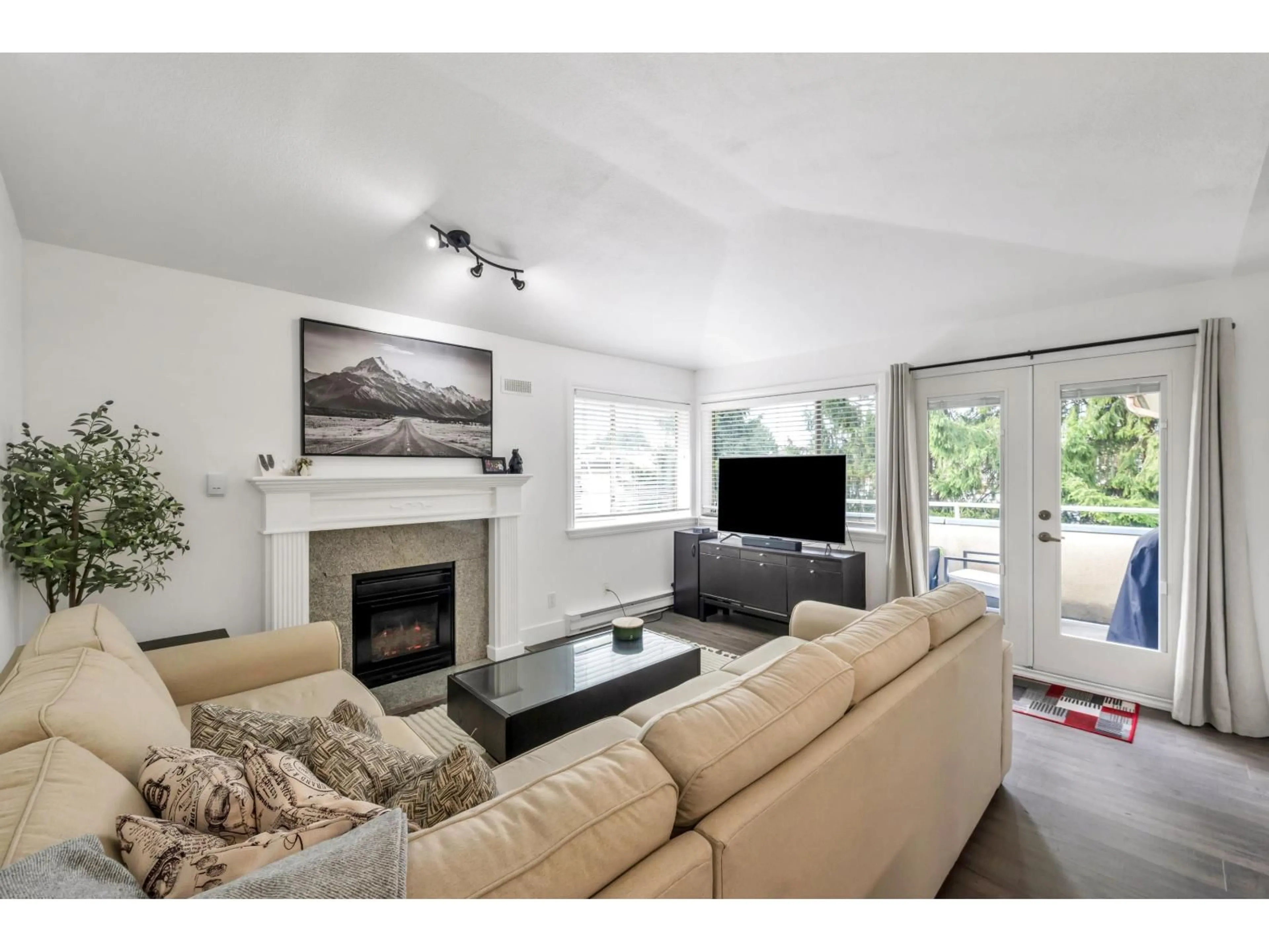 Living room with furniture, wood/laminate floor for 308 - 33675 MARSHALL ROAD, Abbotsford British Columbia V2S1L4