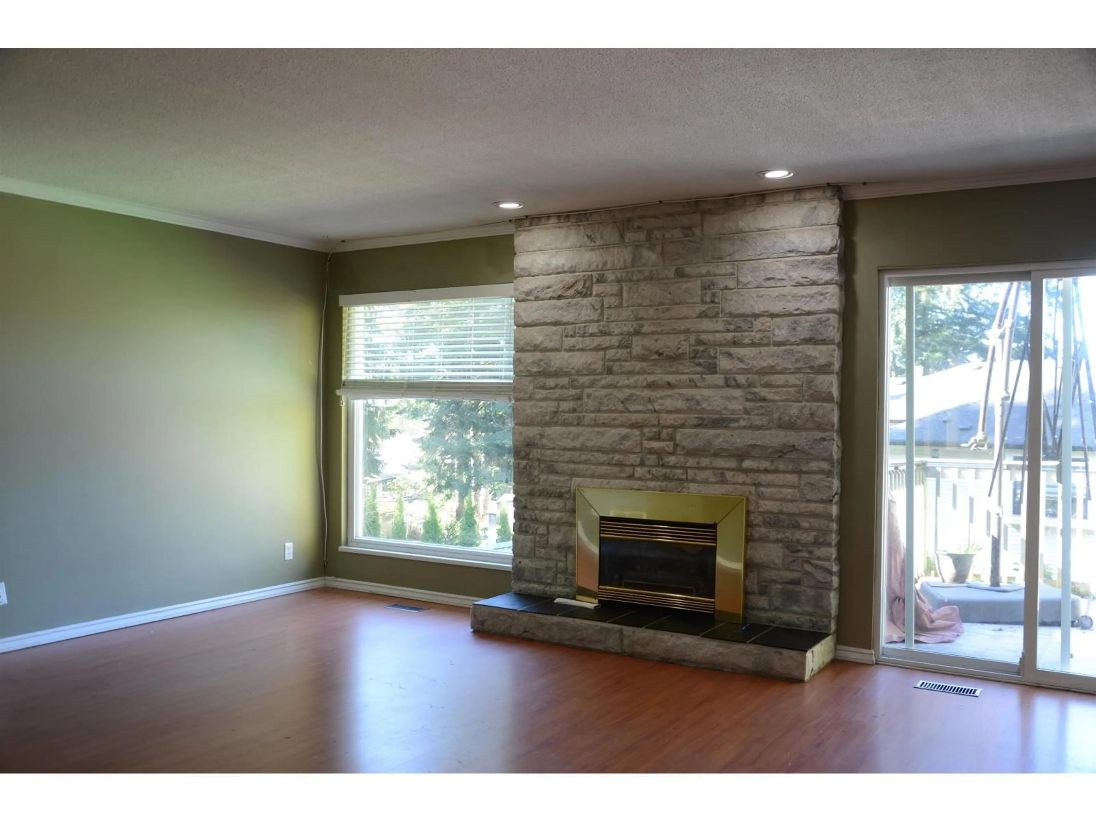 Living room with furniture, wood/laminate floor for 6759 CARNCROSS CRESCENT, Delta British Columbia V4E1L6