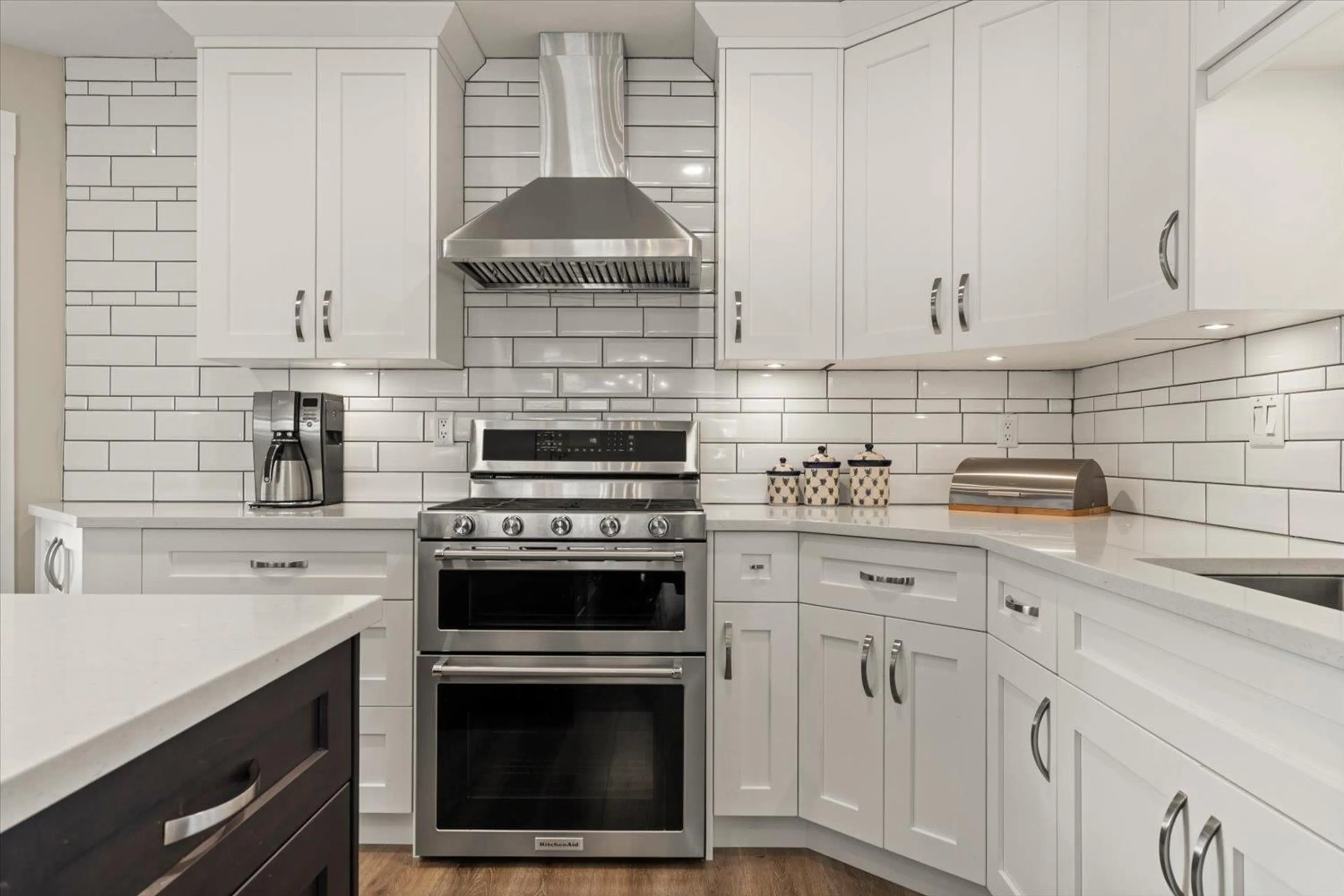 Contemporary kitchen, ceramic/tile floor for 20 - 3055 TRAFALGAR STREET, Abbotsford British Columbia V2S7X8