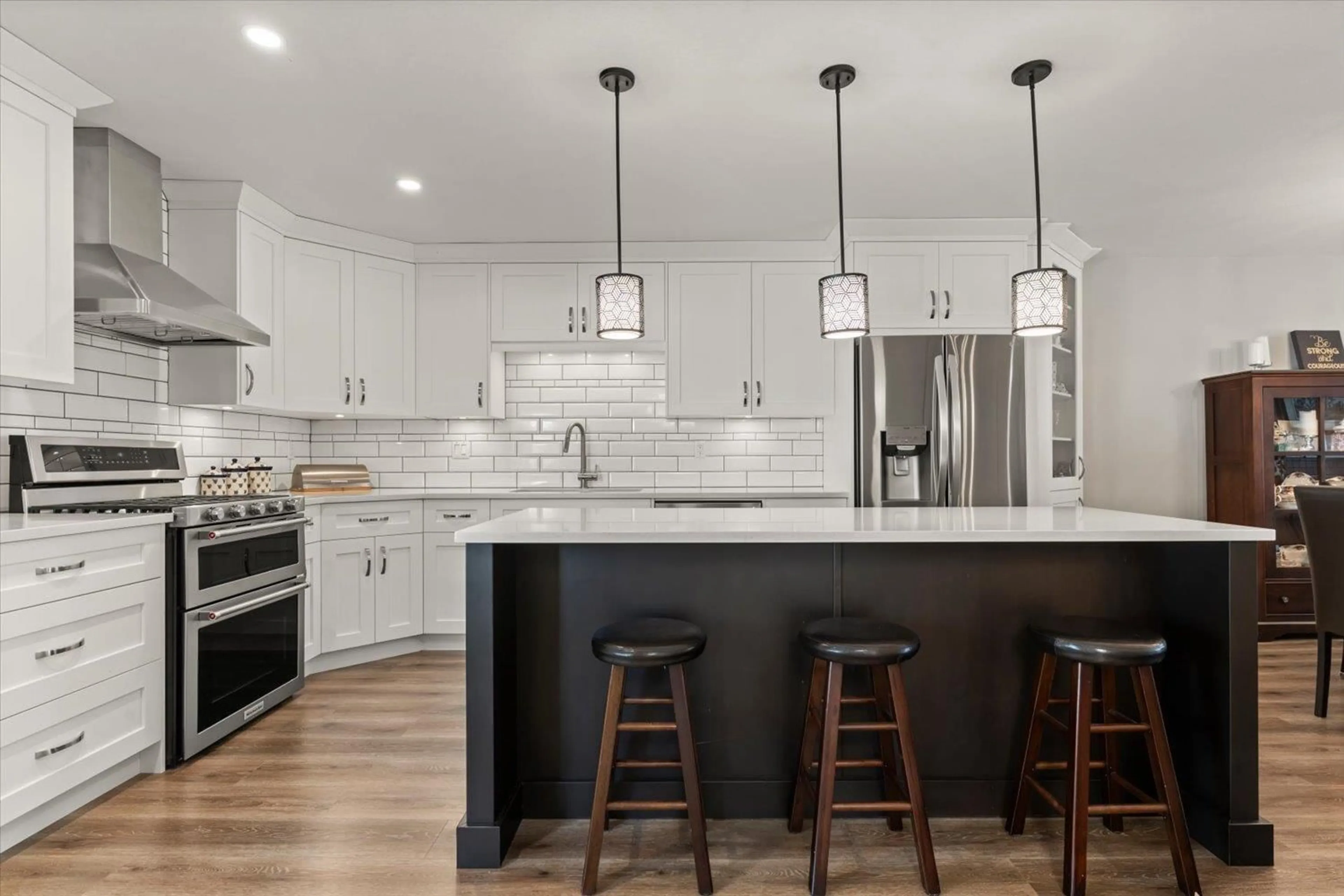 Contemporary kitchen, ceramic/tile floor for 20 - 3055 TRAFALGAR STREET, Abbotsford British Columbia V2S7X8