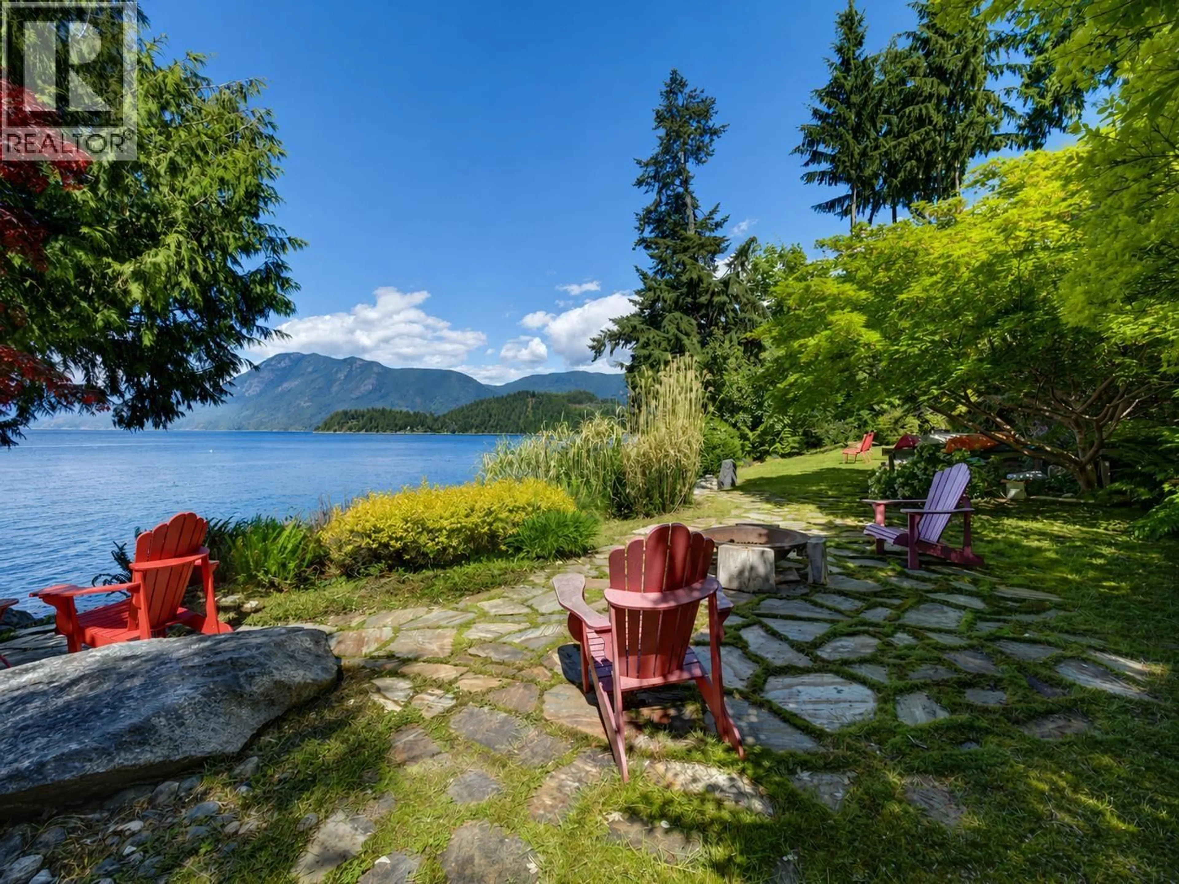 Patio, water/lake/river/ocean view for 6480 SHORELINE PLACE, Sechelt British Columbia V7Z0L1