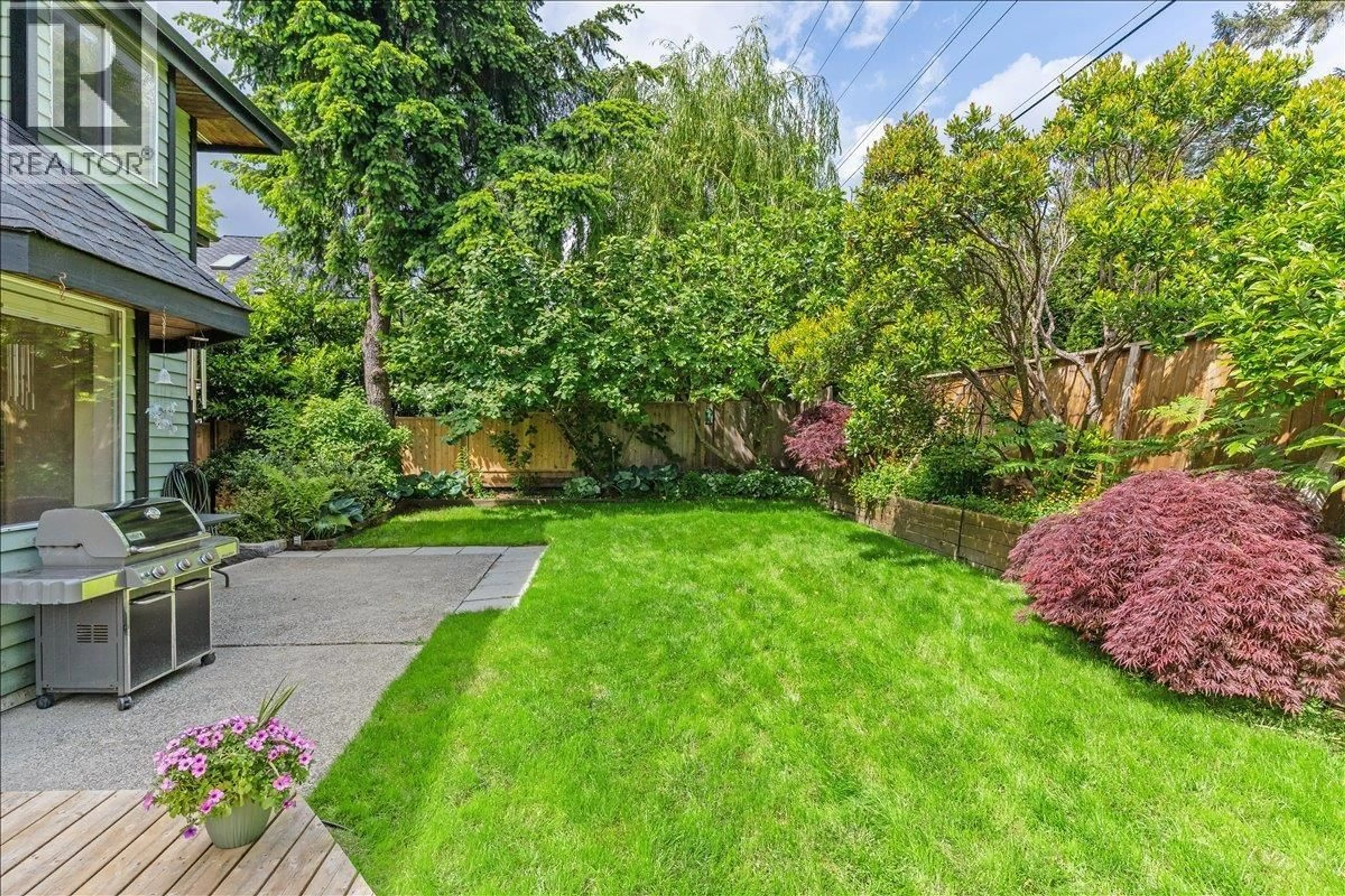 A pic from outside/outdoor area/front of a property/back of a property/a pic from drone, street for 2471 MOWAT PLACE, North Vancouver British Columbia V7H2X2