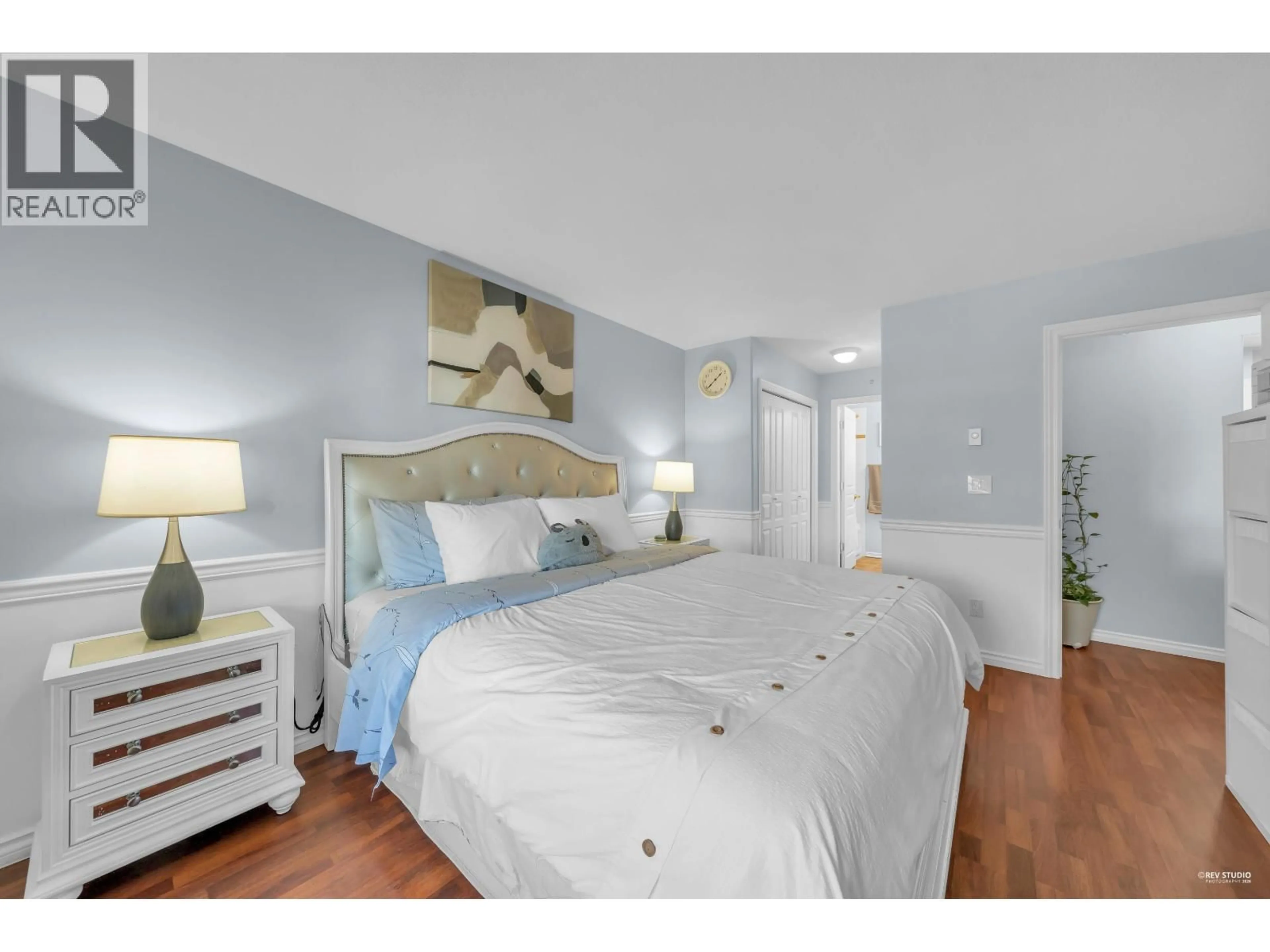 Bedroom with bed, wood/laminate floor for 505 - 215 TWELFTH STREET, New Westminster British Columbia V3M4H4