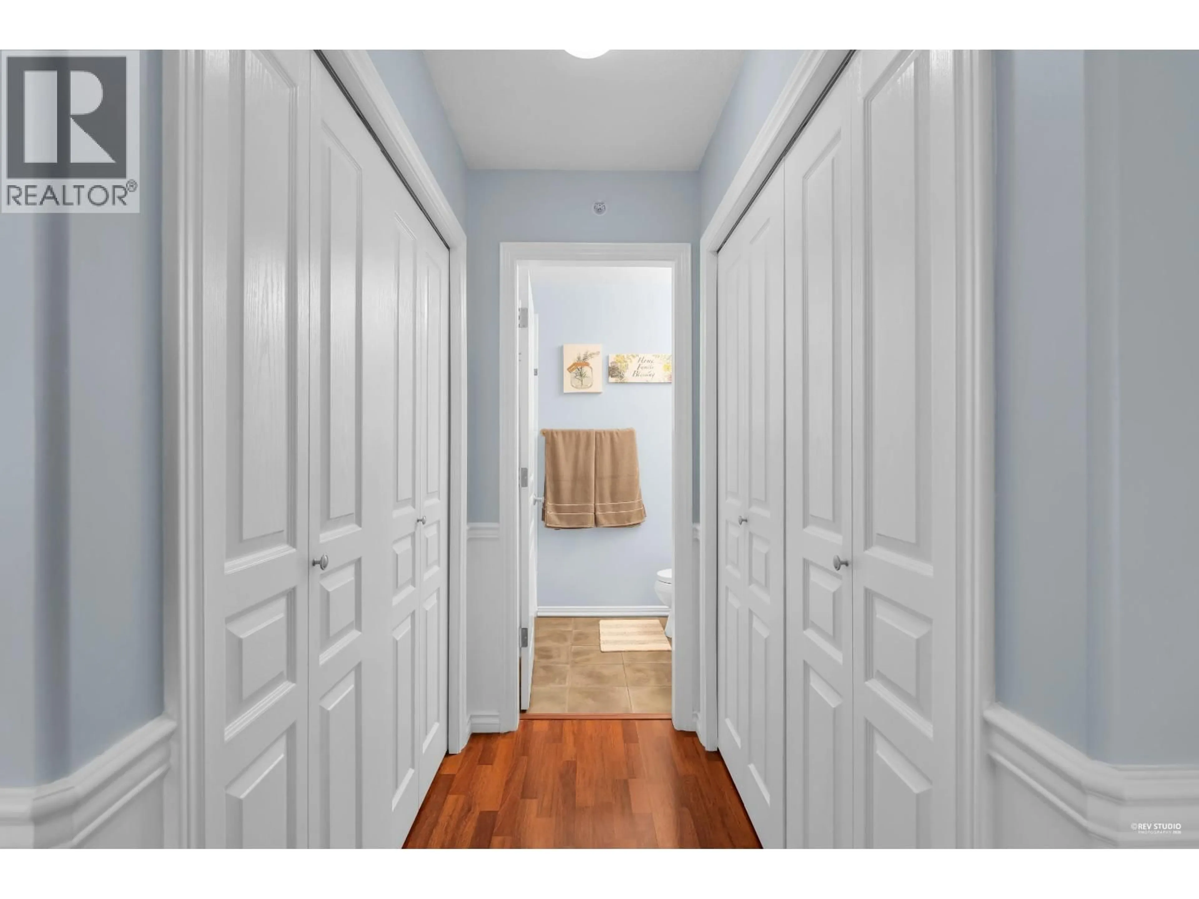 Indoor entryway for 505 - 215 TWELFTH STREET, New Westminster British Columbia V3M4H4