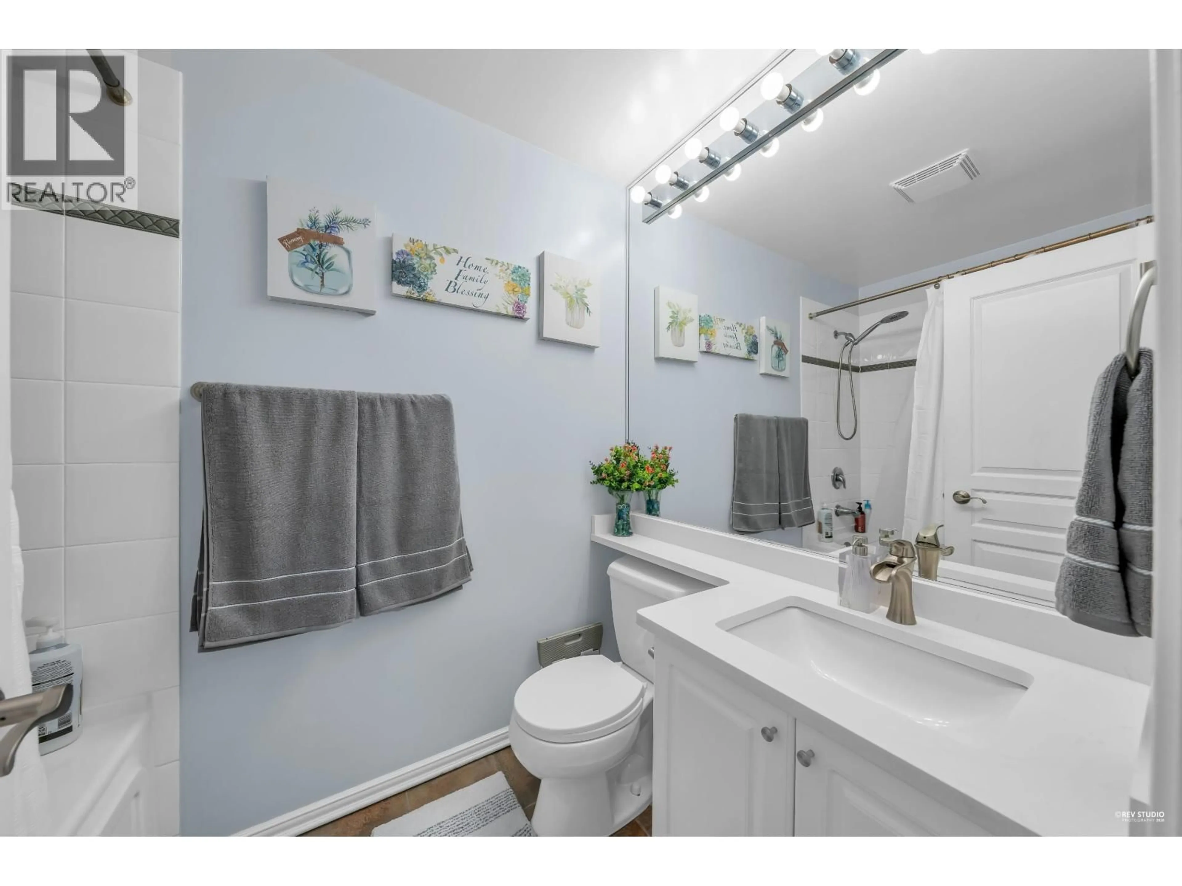 Standard bathroom, ceramic/tile floor for 505 - 215 TWELFTH STREET, New Westminster British Columbia V3M4H4