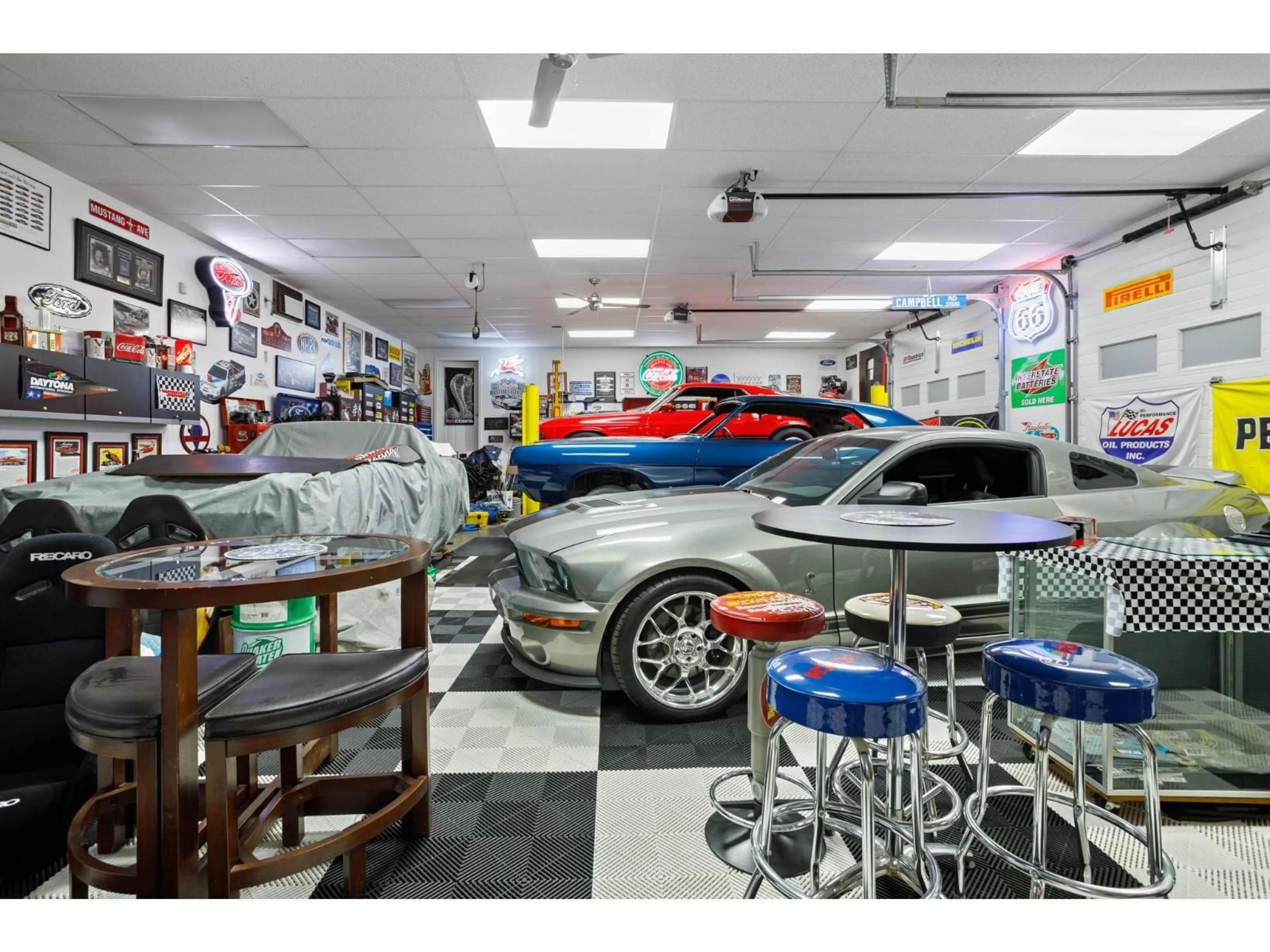 Indoor garage for 47185 LATIMER ROAD, Chilliwack British Columbia V2P7M6