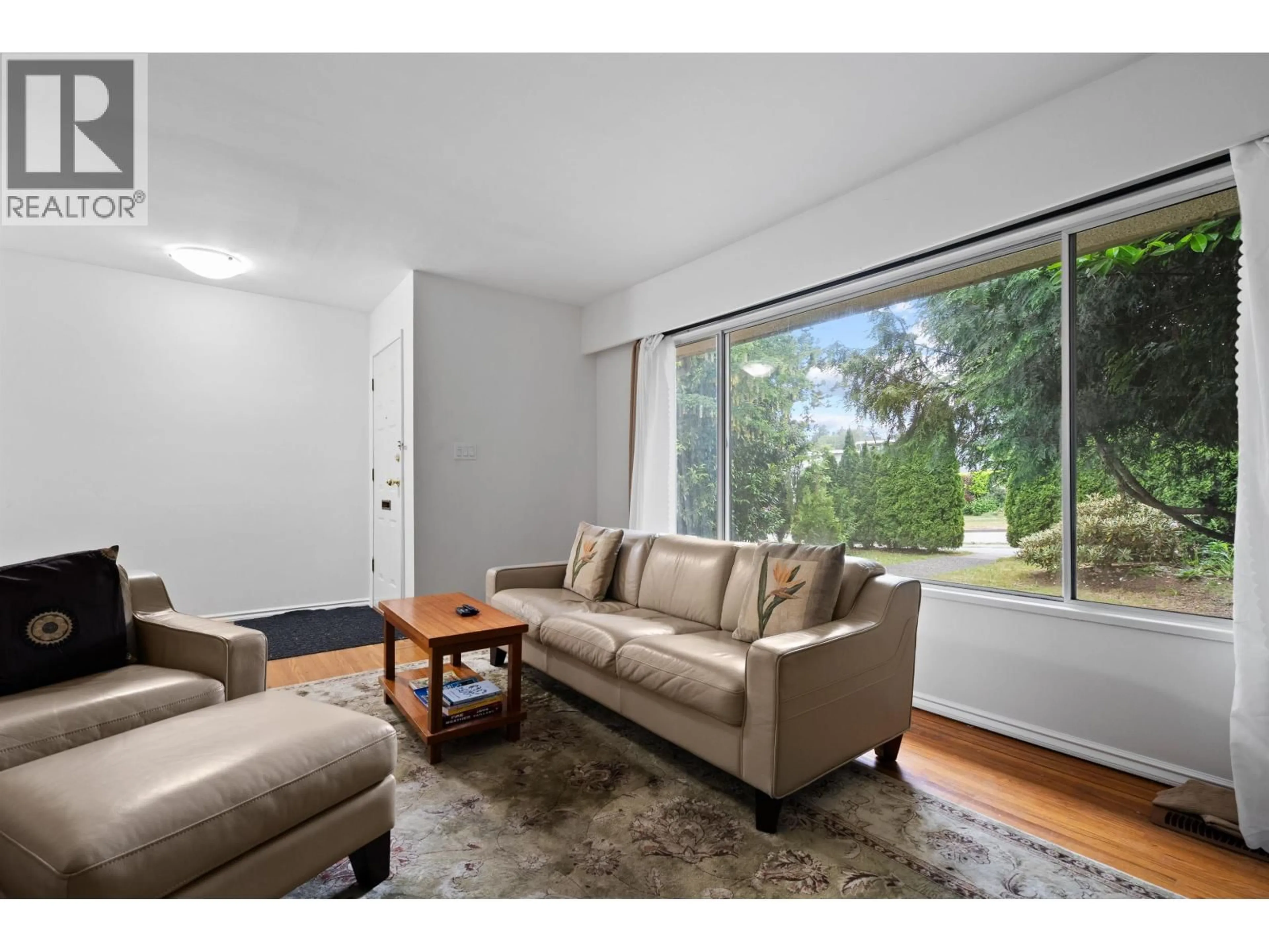 Living room with furniture, unknown for 443-445 KEITH ROAD, North Vancouver British Columbia V7M1M2