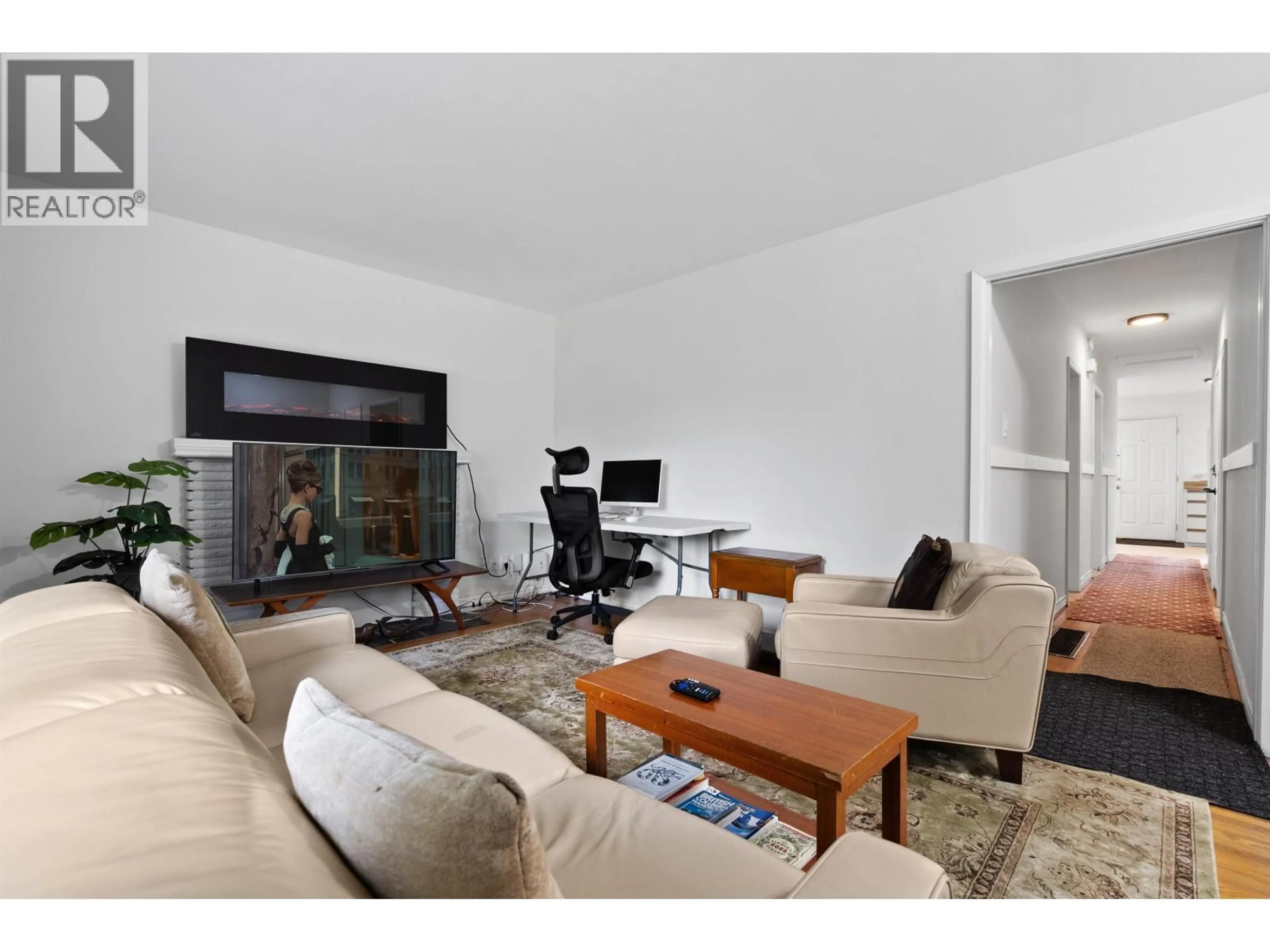 Living room with furniture, unknown for 443-445 KEITH ROAD, North Vancouver British Columbia V7M1M2