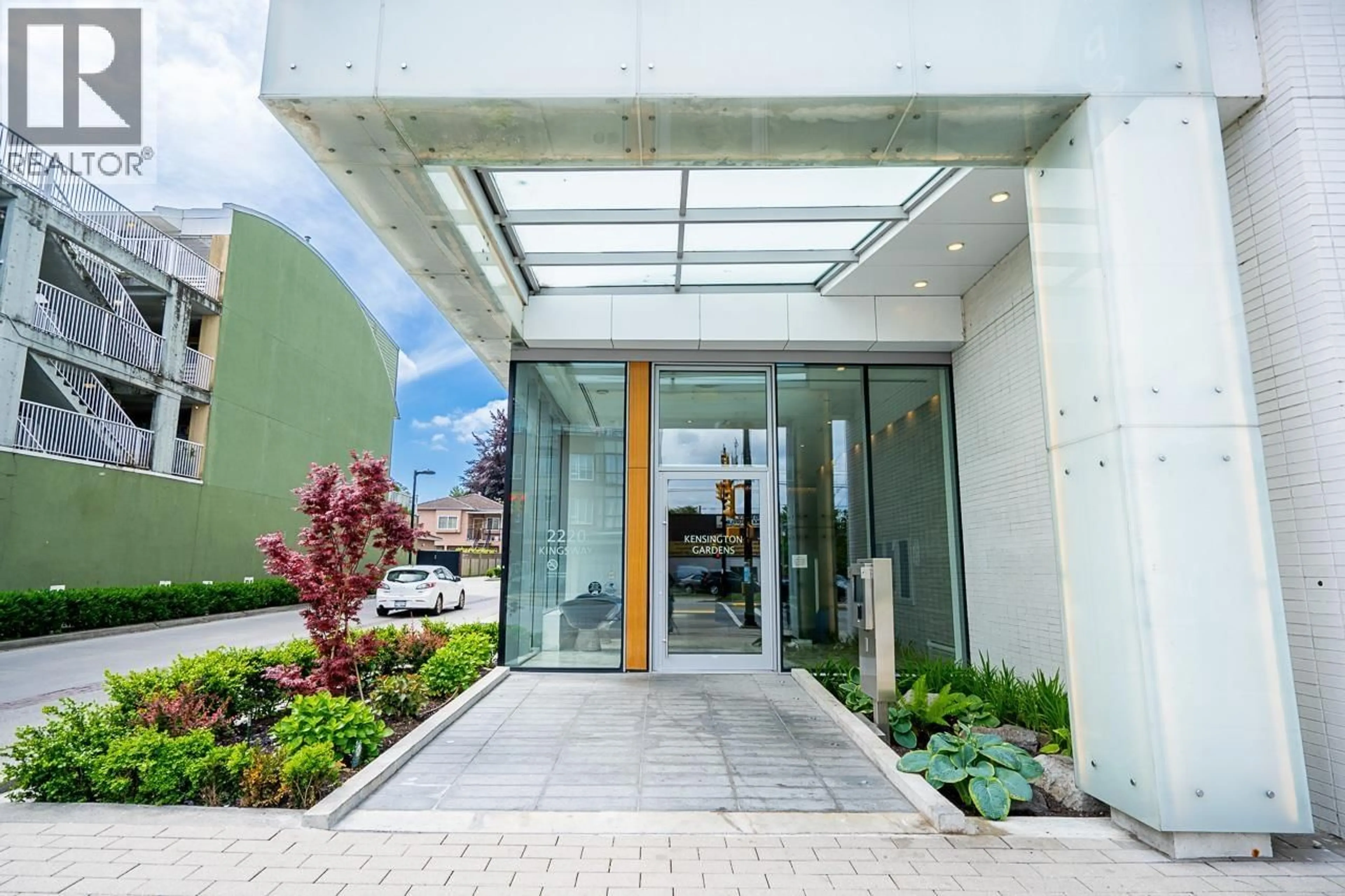 Indoor foyer for 1107 - 2220 KINGSWAY, Vancouver British Columbia V5N2T7