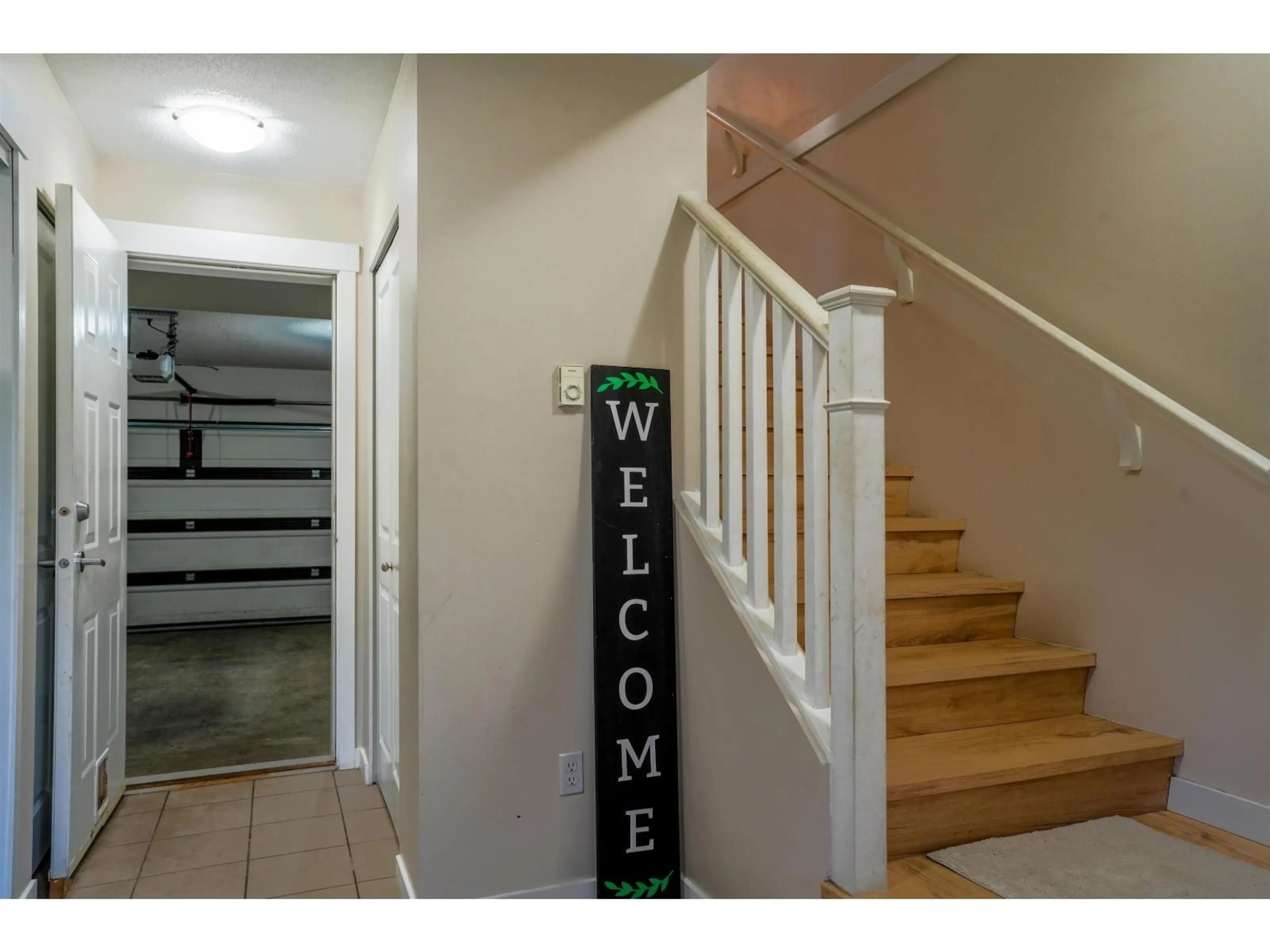 Indoor foyer for 15 - 7155 189 STREET, Surrey British Columbia V4N5S8