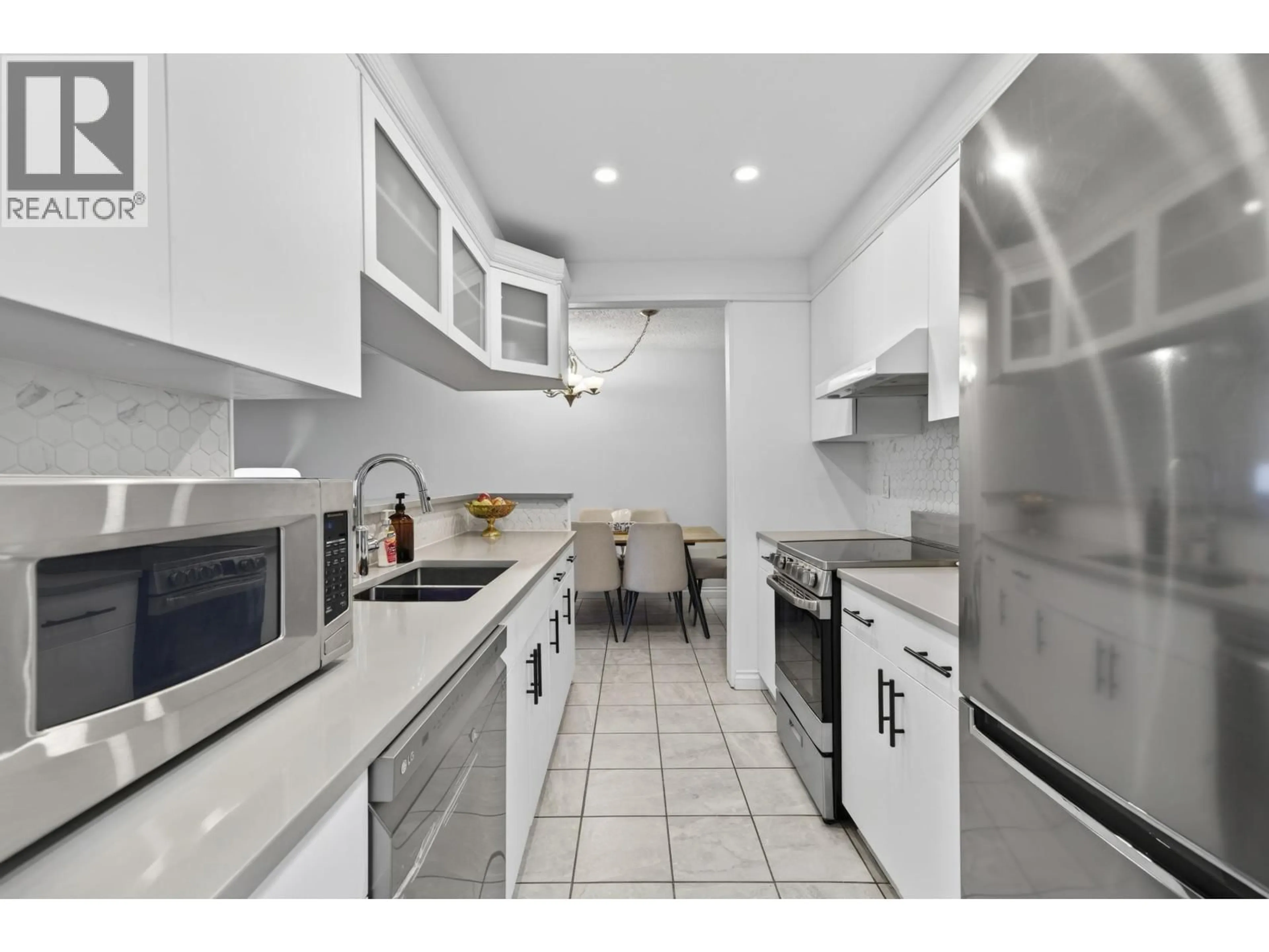 Standard kitchen, ceramic/tile floor for 118 - 200 WESTHILL PLACE, Port Moody British Columbia V3H1V2