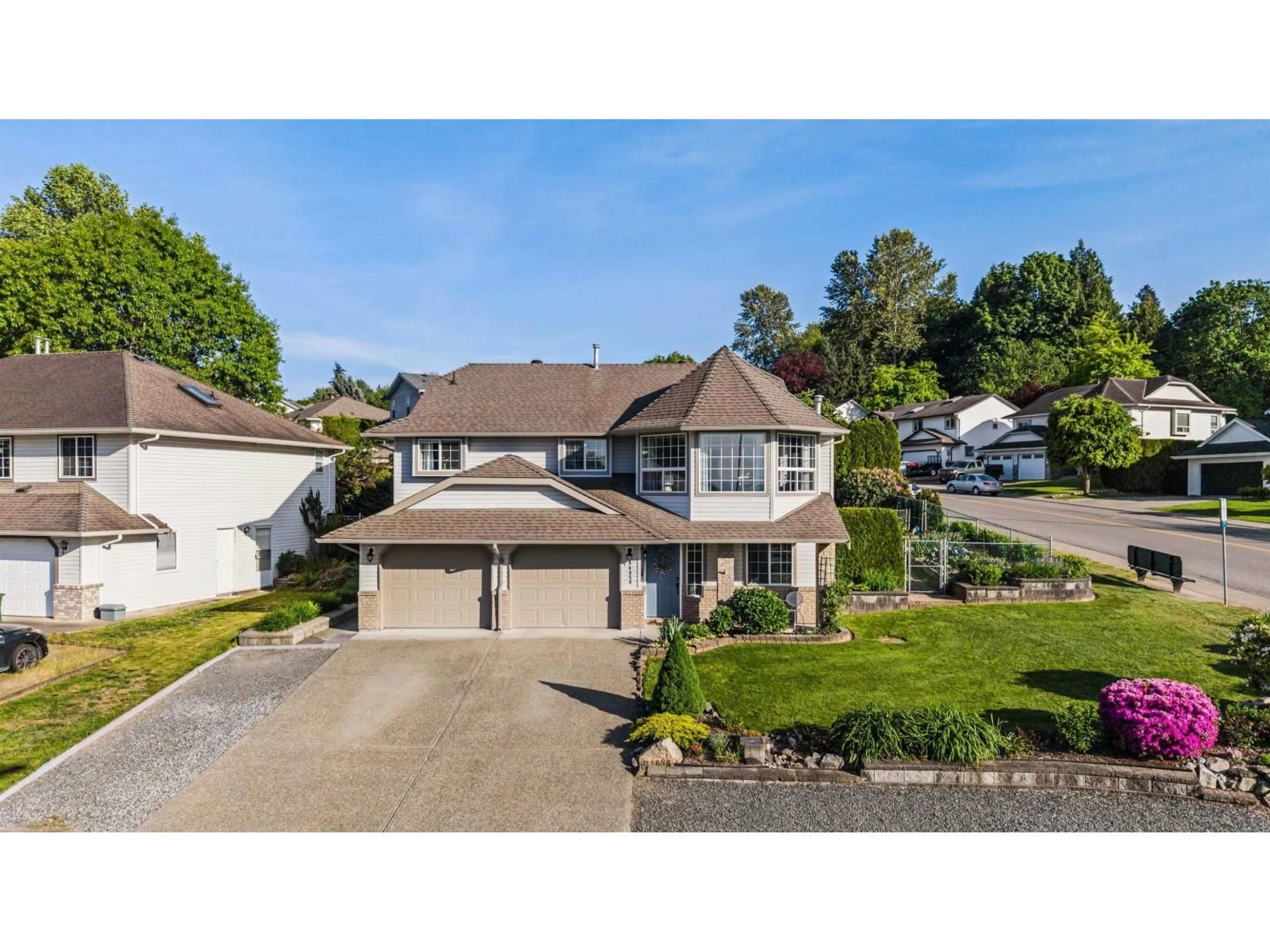A pic from outside/outdoor area/front of a property/back of a property/a pic from drone, water/lake/river/ocean view for 34858 MILLAR CRESCENT, Abbotsford British Columbia V2S7K5