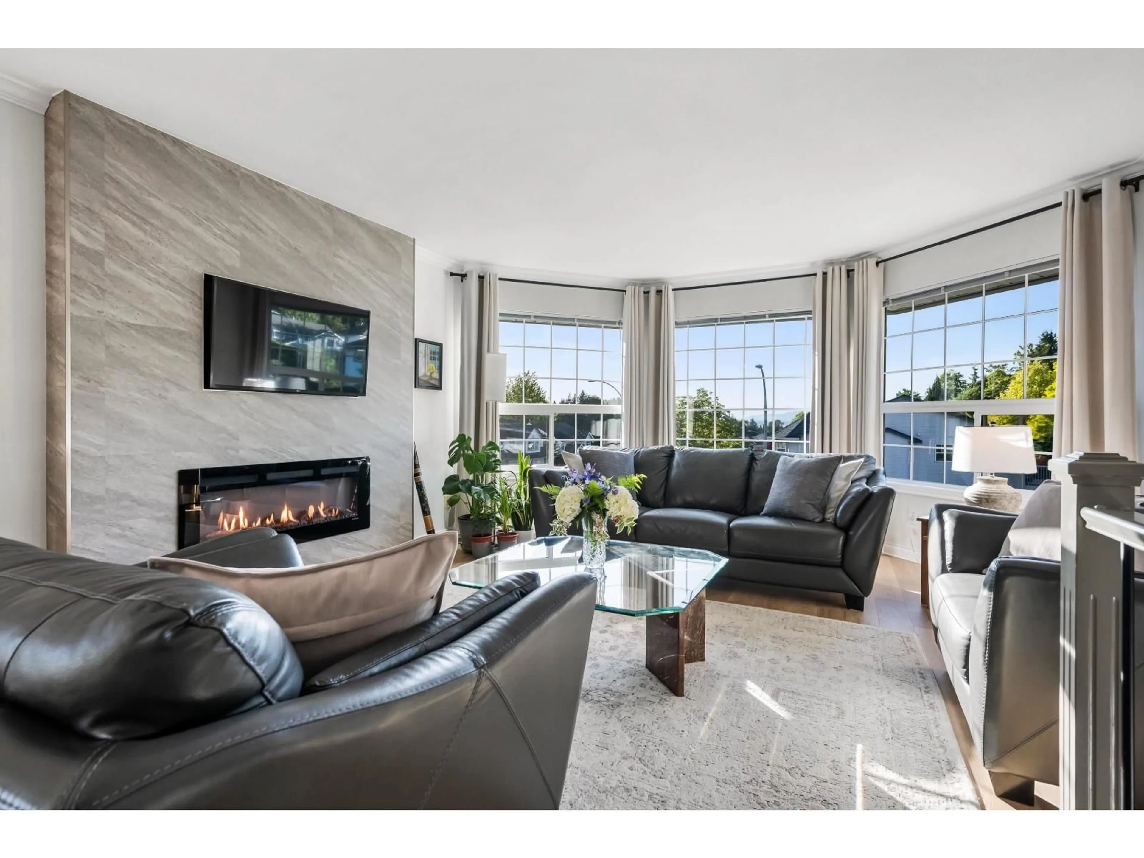 Living room with furniture, unknown for 34858 MILLAR CRESCENT, Abbotsford British Columbia V2S7K5
