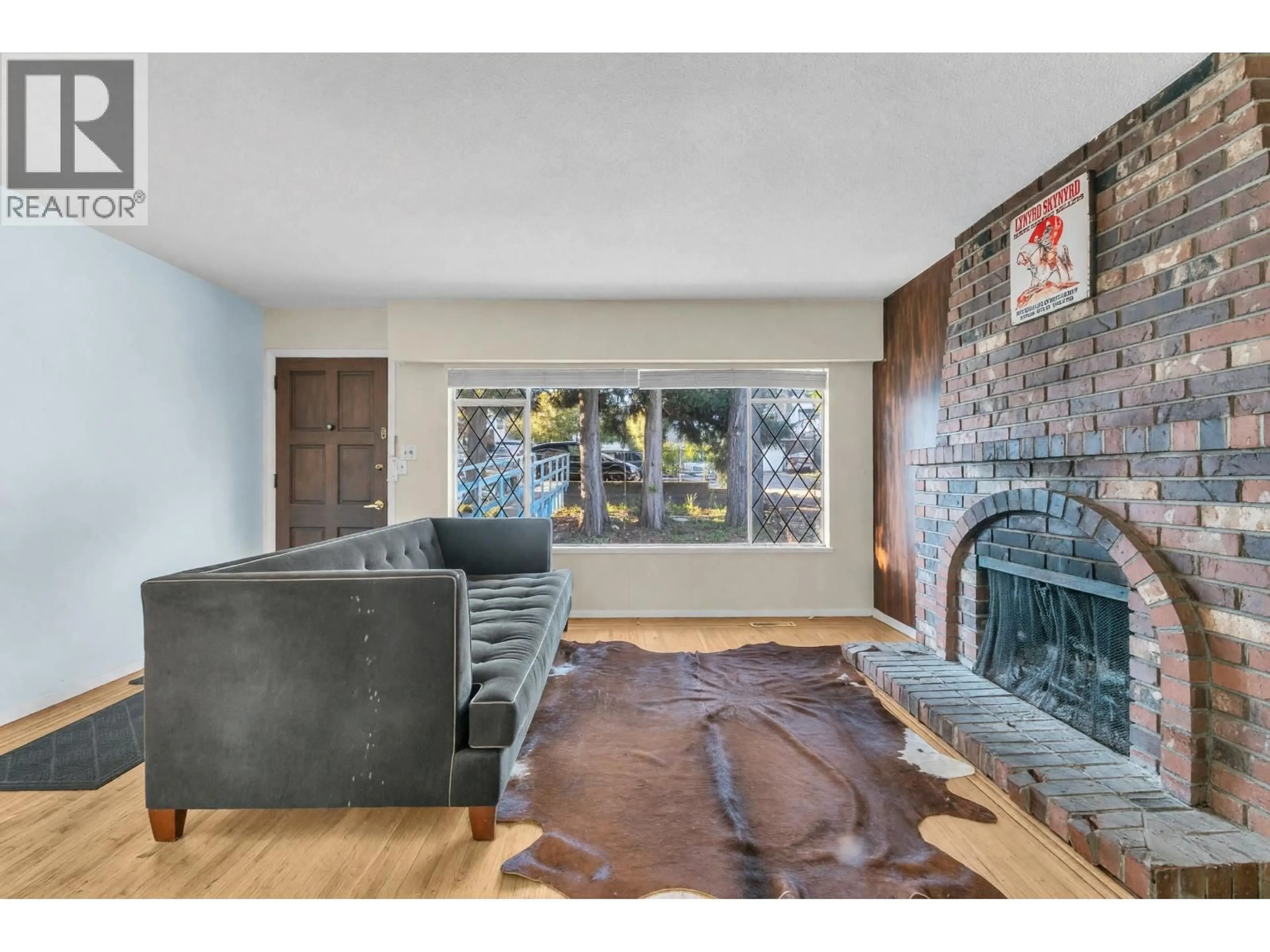 Living room with furniture, unknown for 1144 ROCHESTER AVENUE, Coquitlam British Columbia V3K2X4