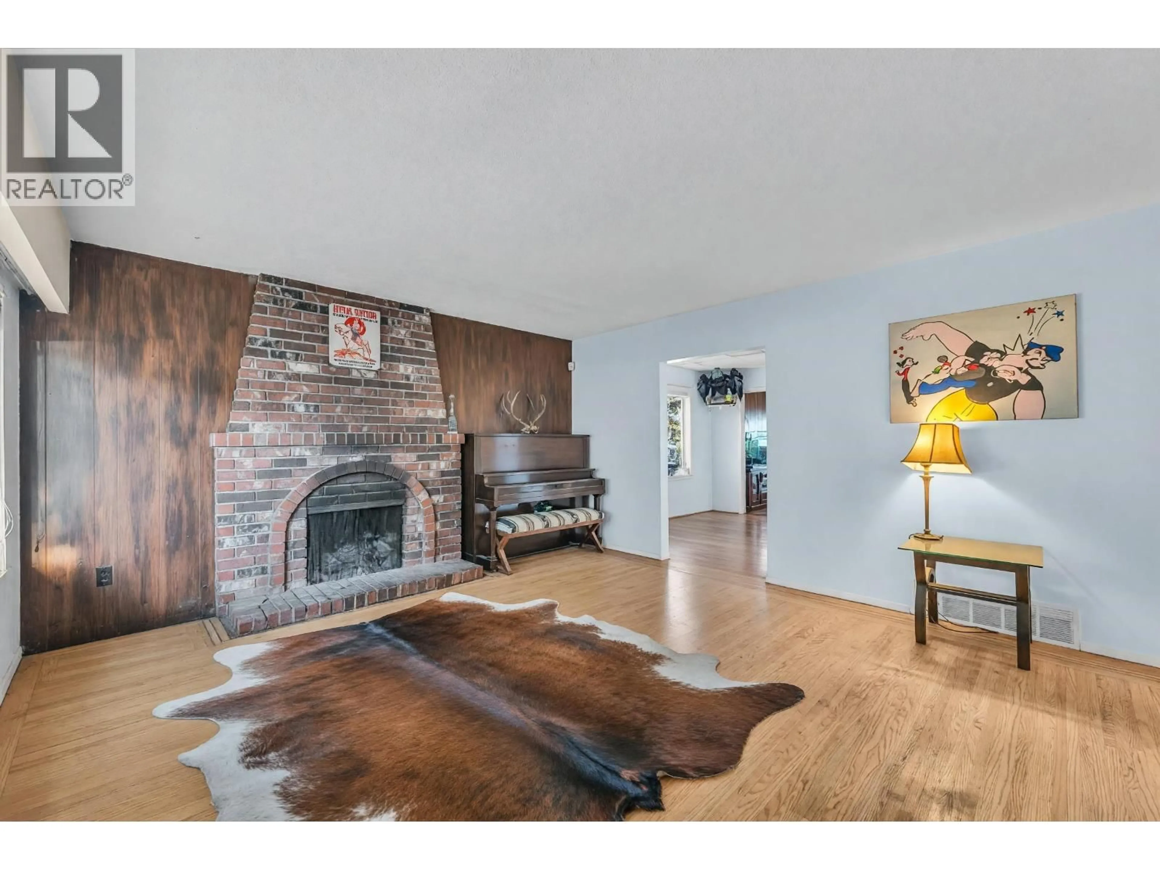 Living room with furniture, wood/laminate floor for 1144 ROCHESTER AVENUE, Coquitlam British Columbia V3K2X4