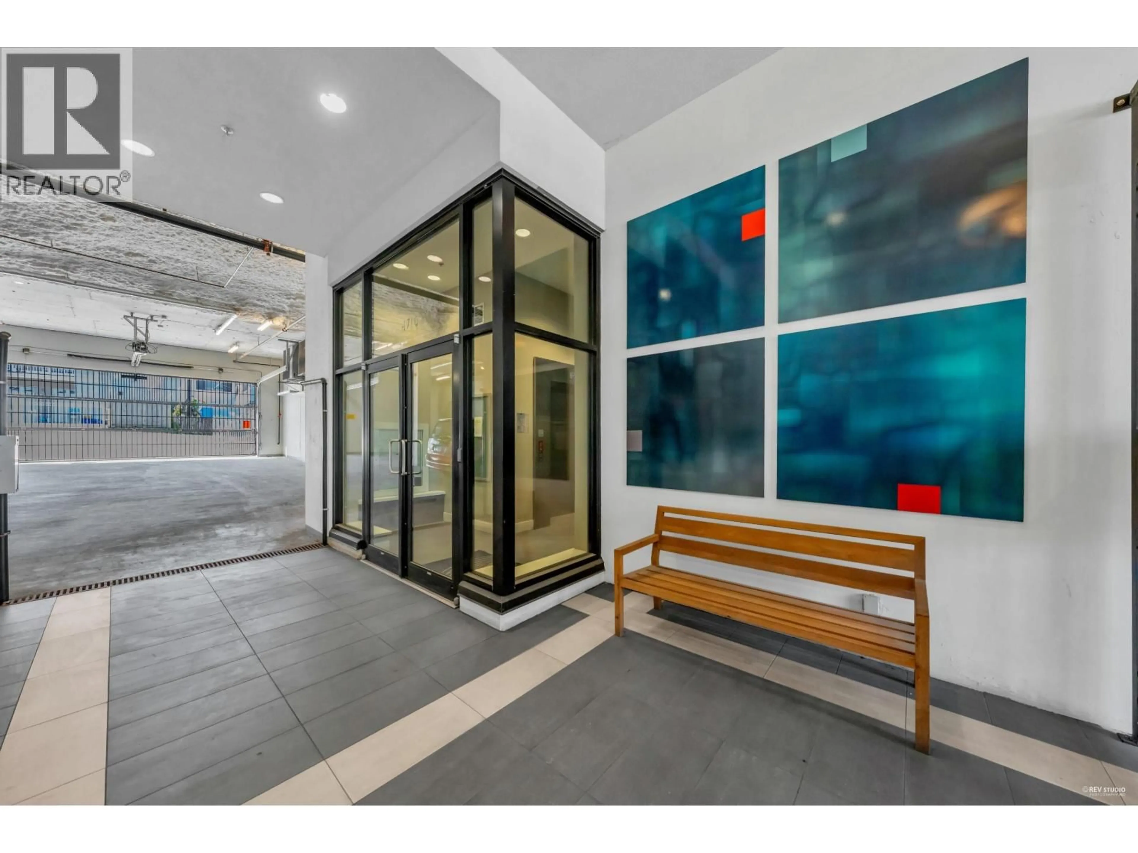 Indoor foyer for 301 - 4710 HASTINGS STREET, Burnaby British Columbia V5C2K7