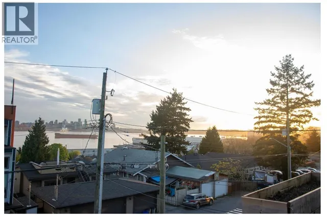 431 2ND STREET, North Vancouver 3