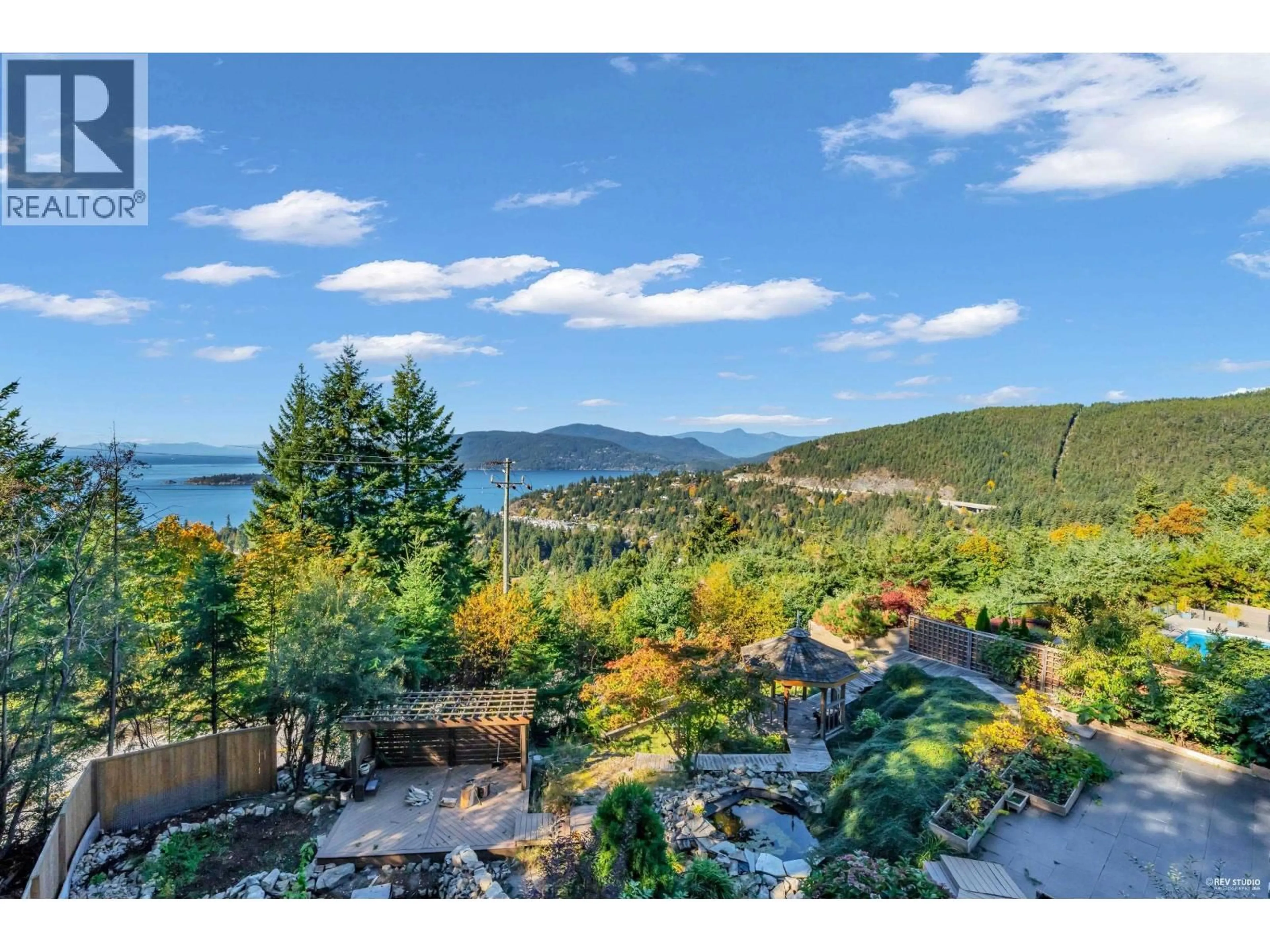 A pic from outside/outdoor area/front of a property/back of a property/a pic from drone, water/lake/river/ocean view for 4673 WOODBURN ROAD, West Vancouver British Columbia V7S2W7