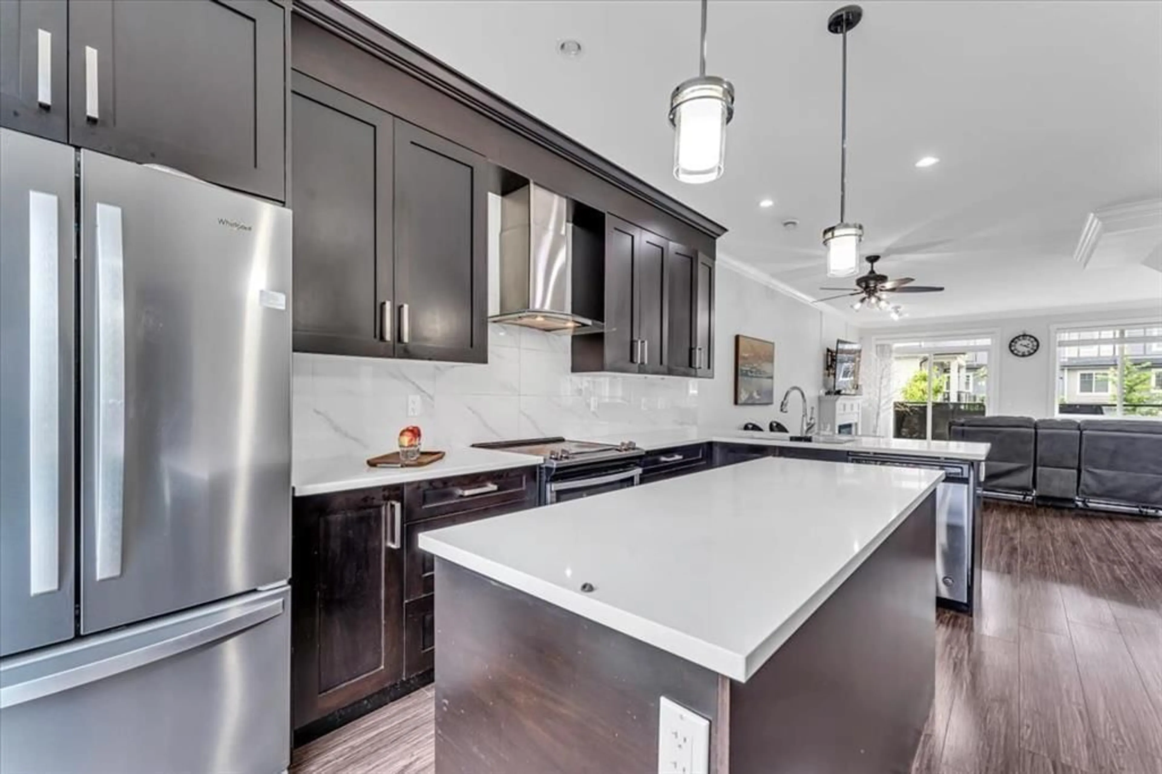 Contemporary kitchen, ceramic/tile floor for 113 - 13898 64 AVENUE, Surrey British Columbia V3W1L6