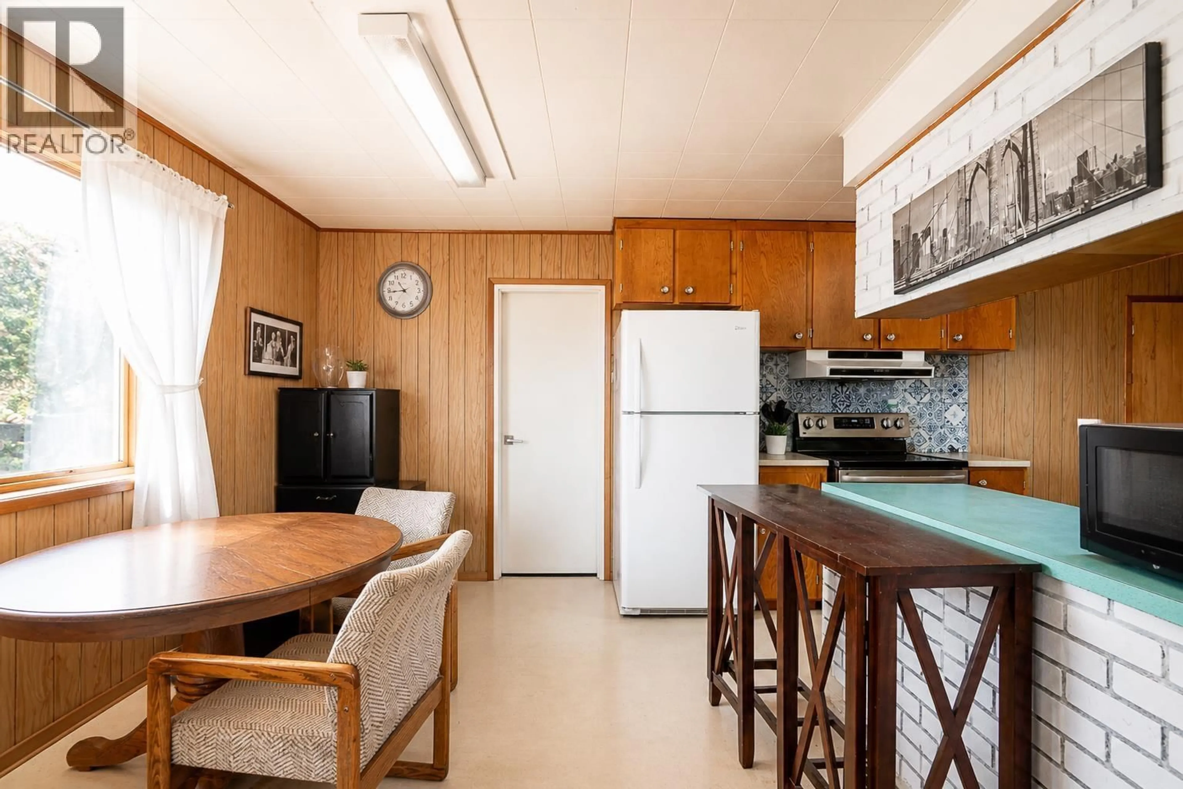 Standard kitchen, unknown for 1303 JOHNSON STREET, Coquitlam British Columbia V3B4T6
