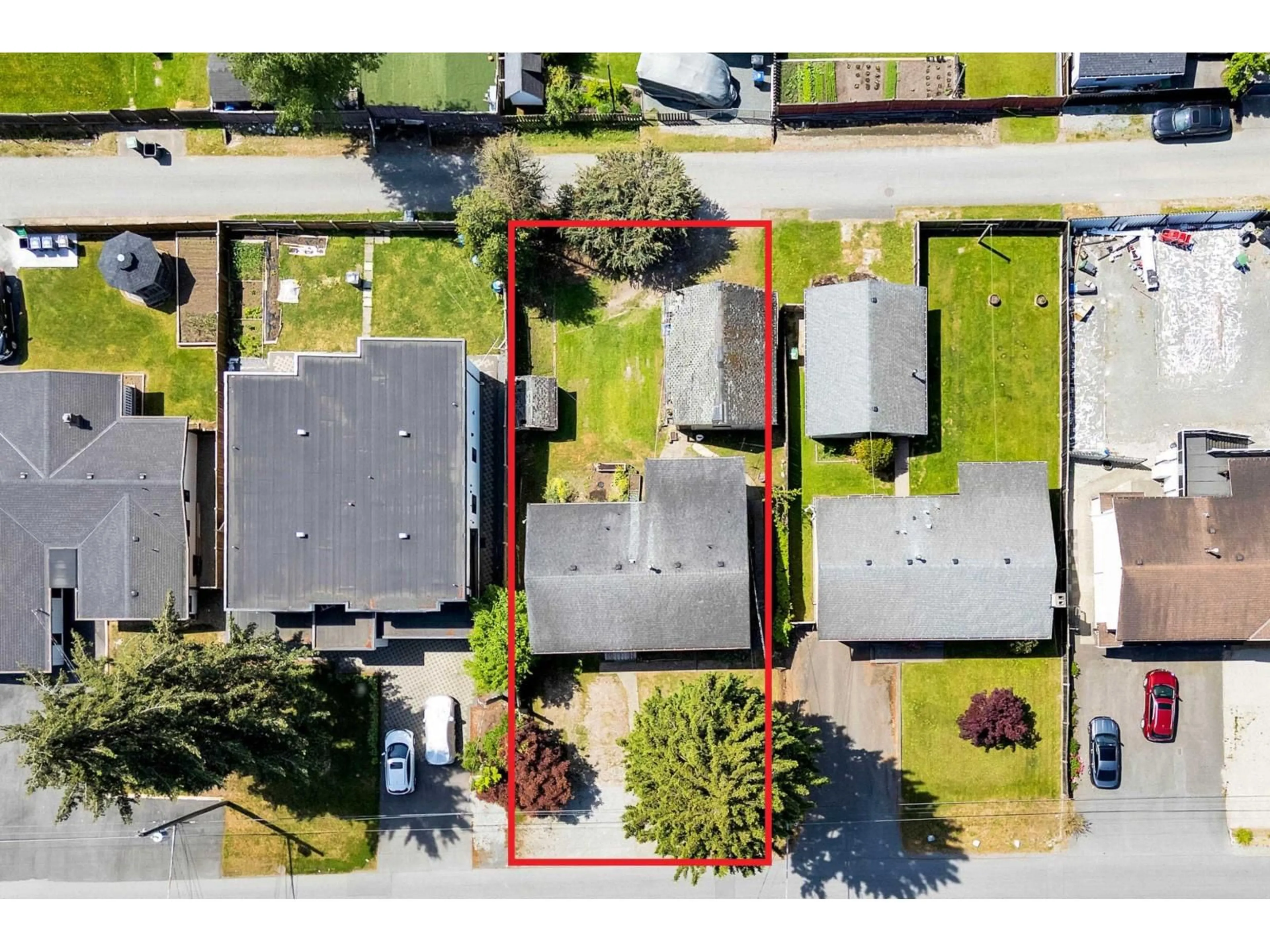 A pic from outside/outdoor area/front of a property/back of a property/a pic from drone, street for 7845 122A STREET, Surrey British Columbia V3W3T4
