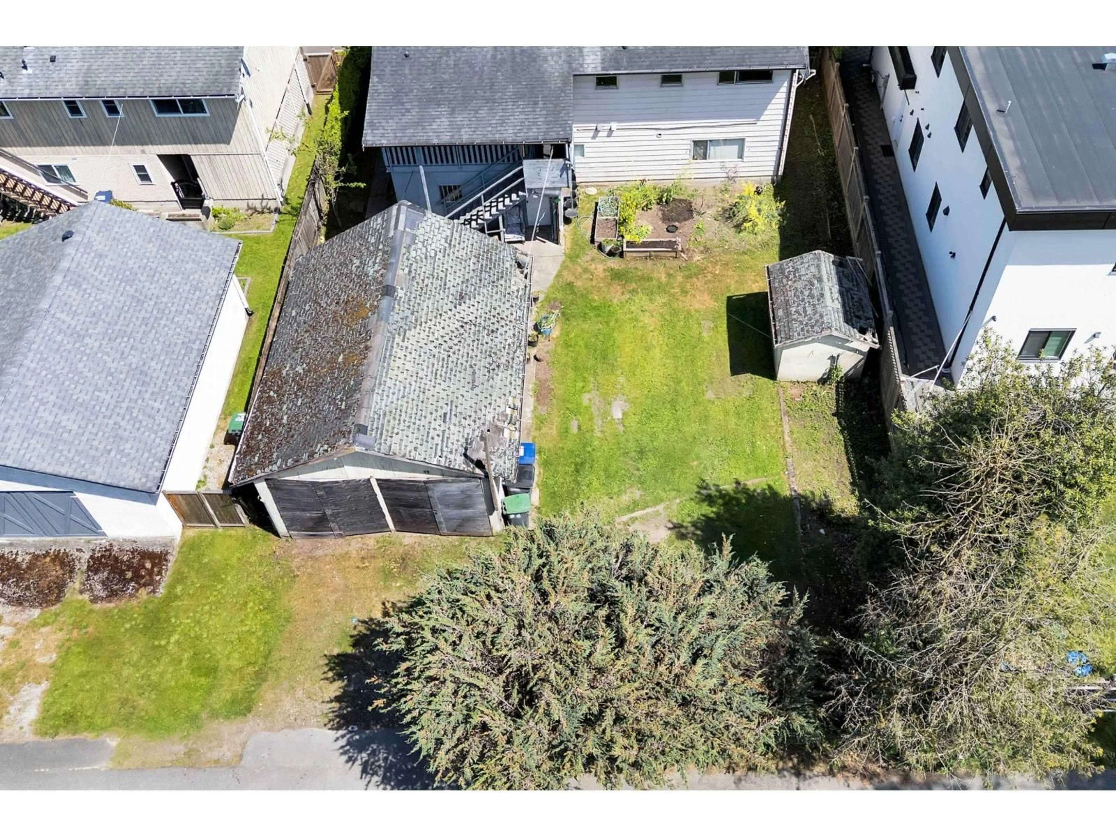 A pic from outside/outdoor area/front of a property/back of a property/a pic from drone, street for 7845 122A STREET, Surrey British Columbia V3W3T4