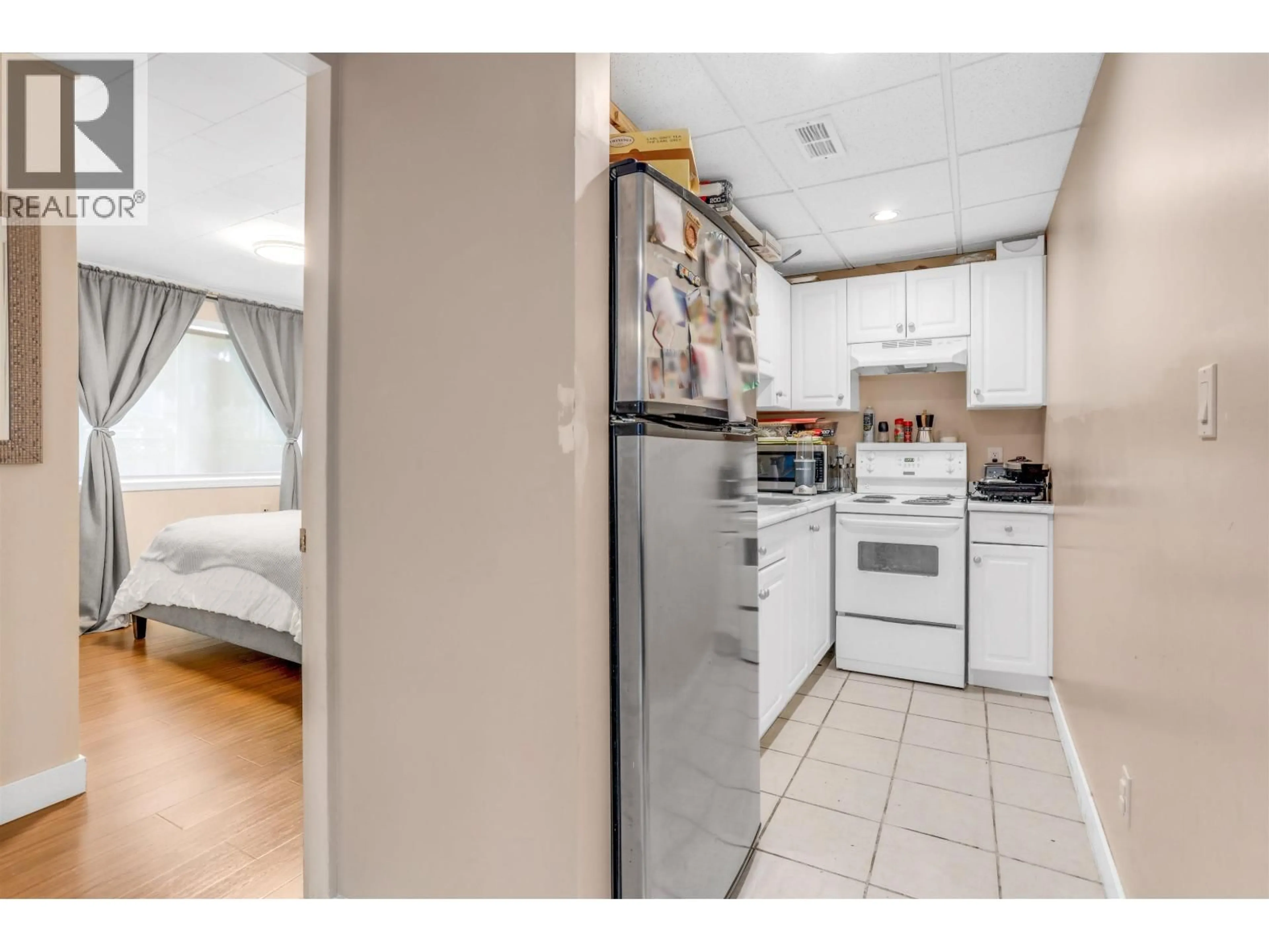 Standard kitchen, unknown for 9660 BATES ROAD, Richmond British Columbia V7A1E4