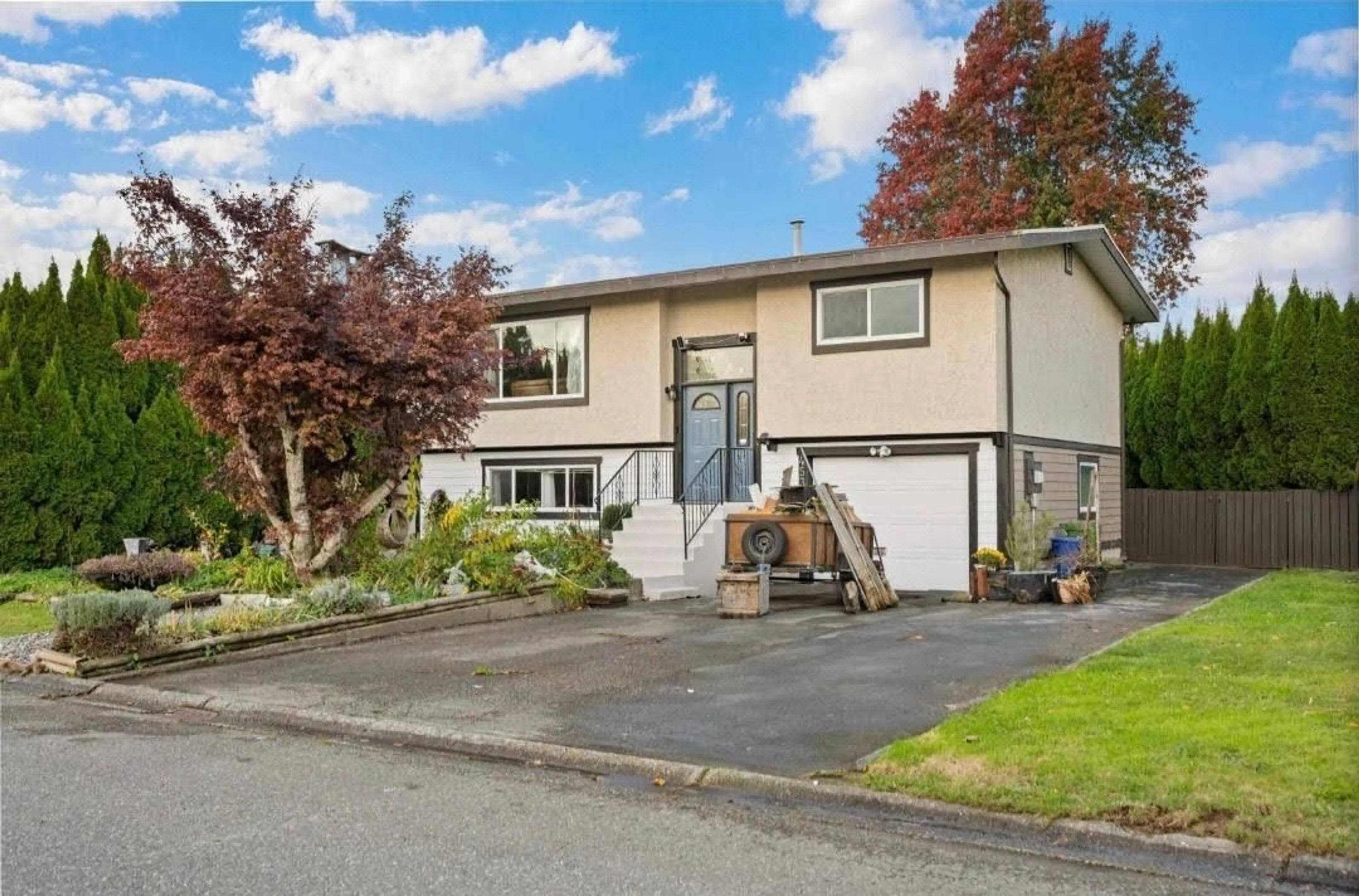 Home with vinyl exterior material, street for 45305 PAISLEY AVENUE, Chilliwack British Columbia V2P7B4