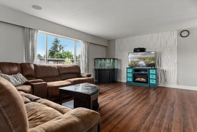45305 PAISLEY AVENUE, Chilliwack 5