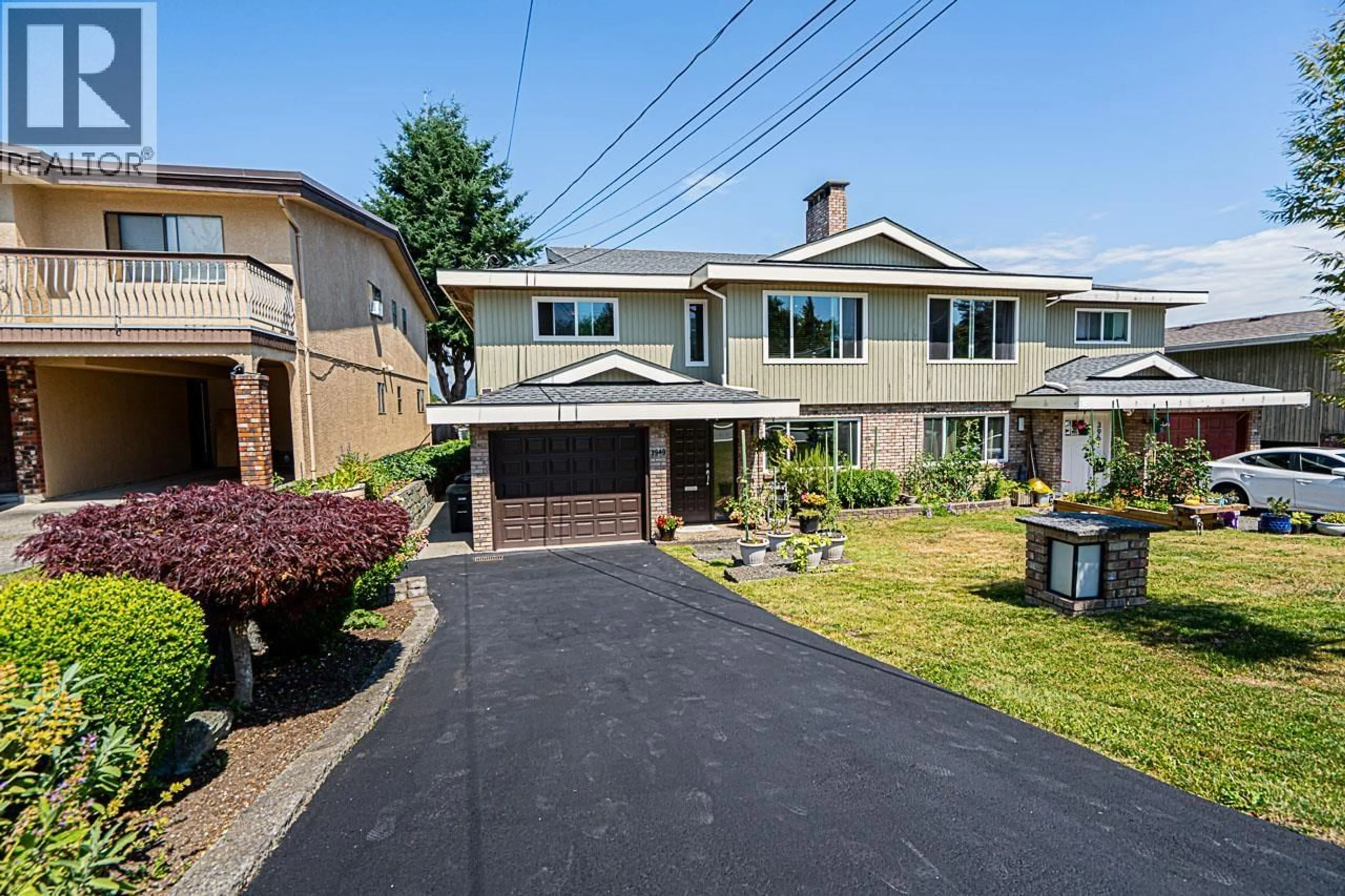 Home with vinyl exterior material, street for 3949 GILPIN STREET, Burnaby British Columbia V5G2H2