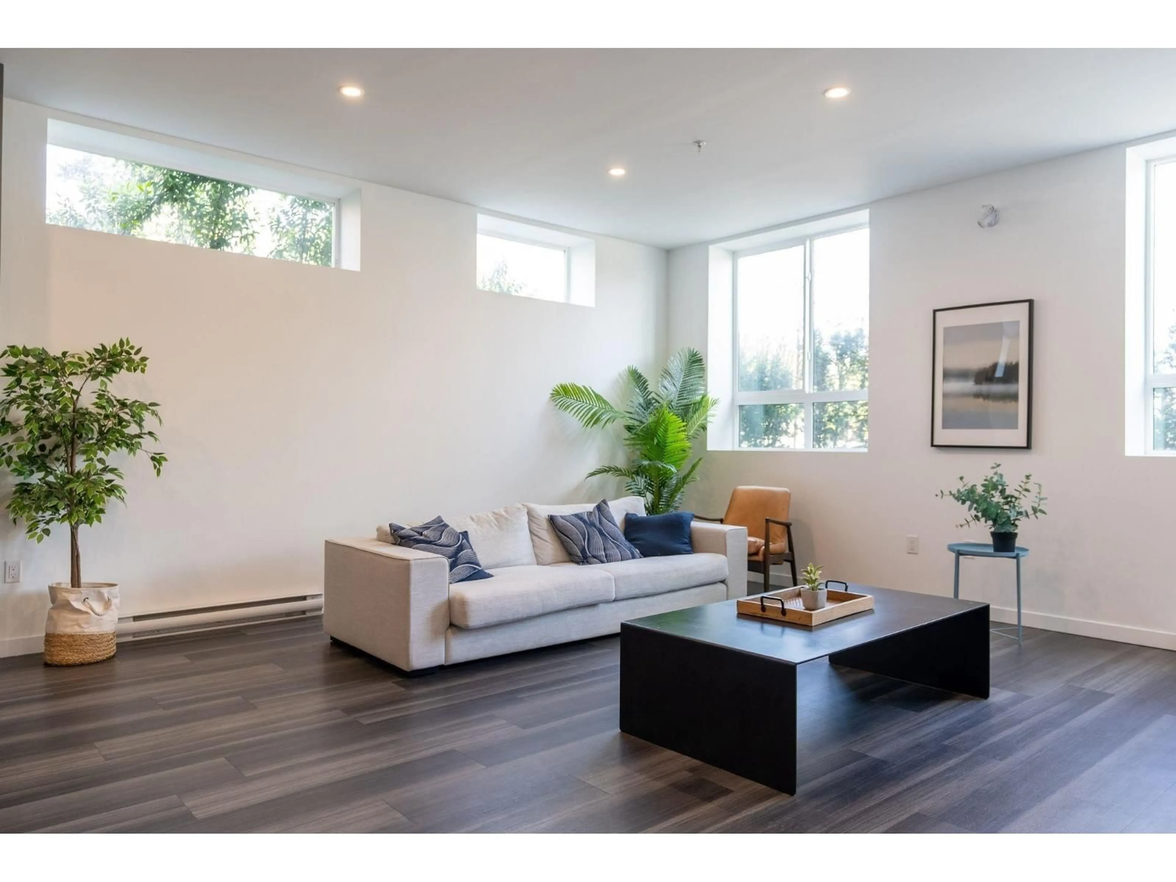 Living room with furniture, wood/laminate floor for 413 - 13628 81A AVENUE, Surrey British Columbia V3W3E2
