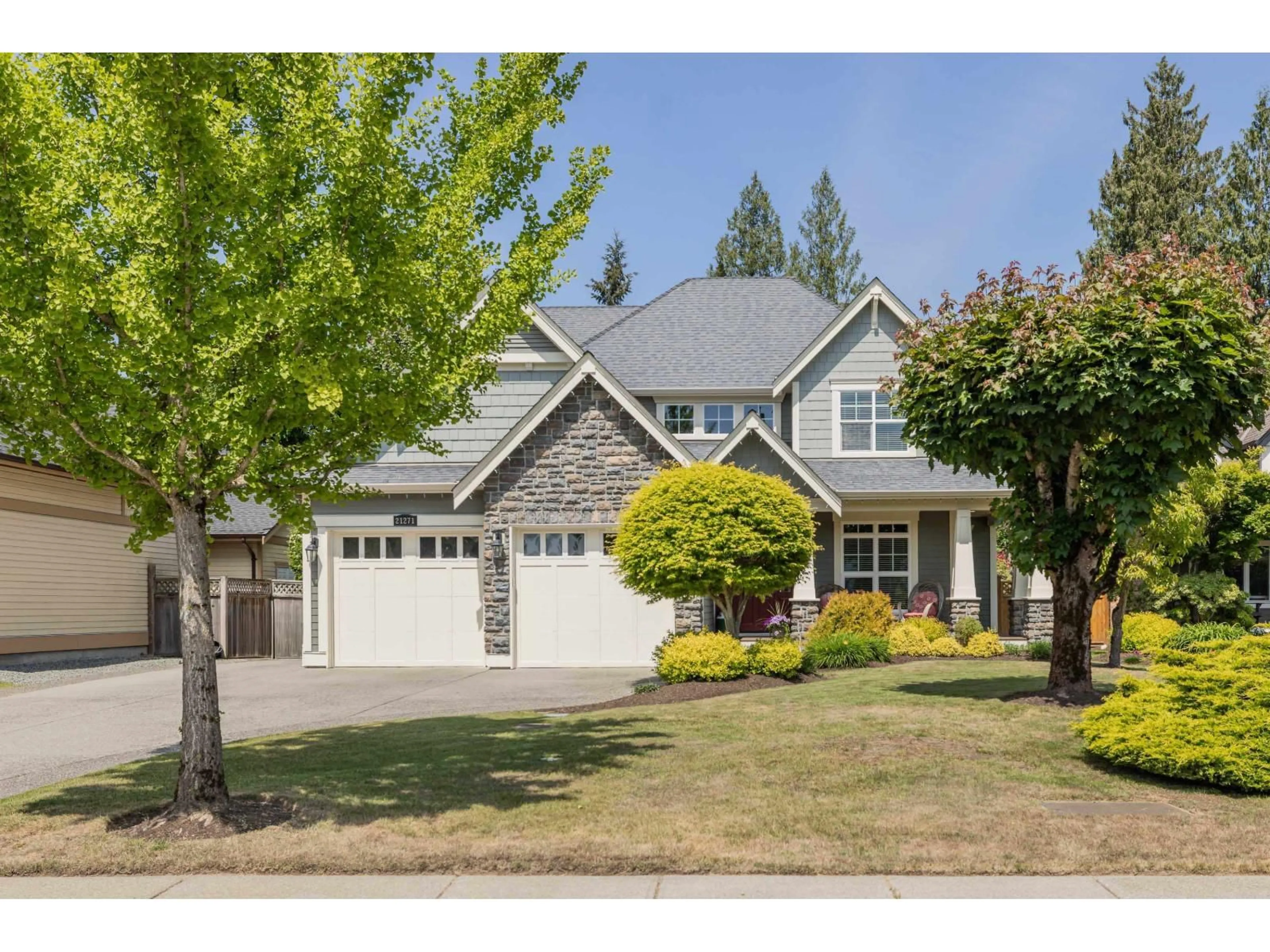 Home with vinyl exterior material, street for 21271 43 AVENUE, Langley British Columbia V3A7R9