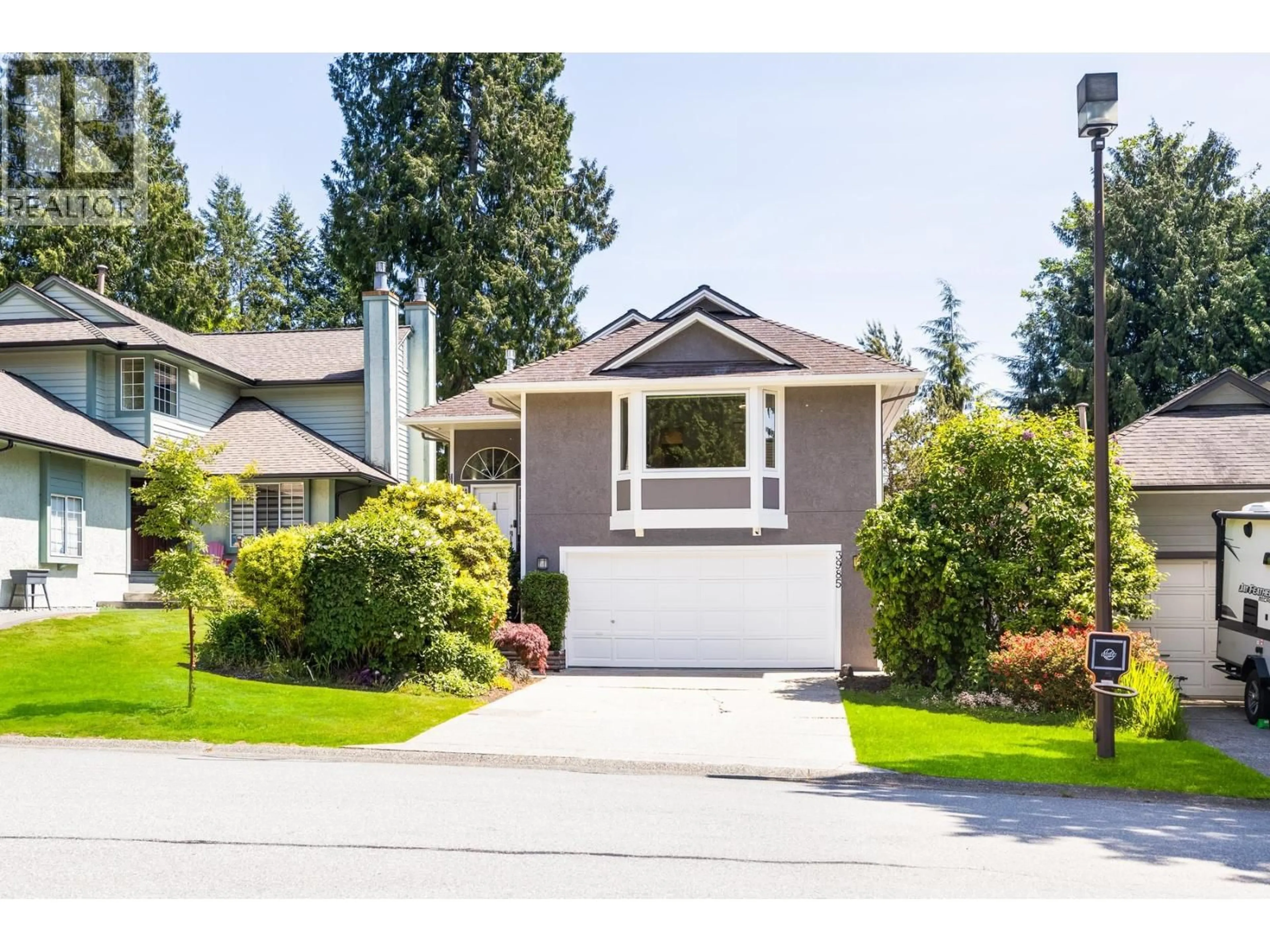 Home with vinyl exterior material, street for 3985 FRAMES PLACE, North Vancouver British Columbia V7G2M5