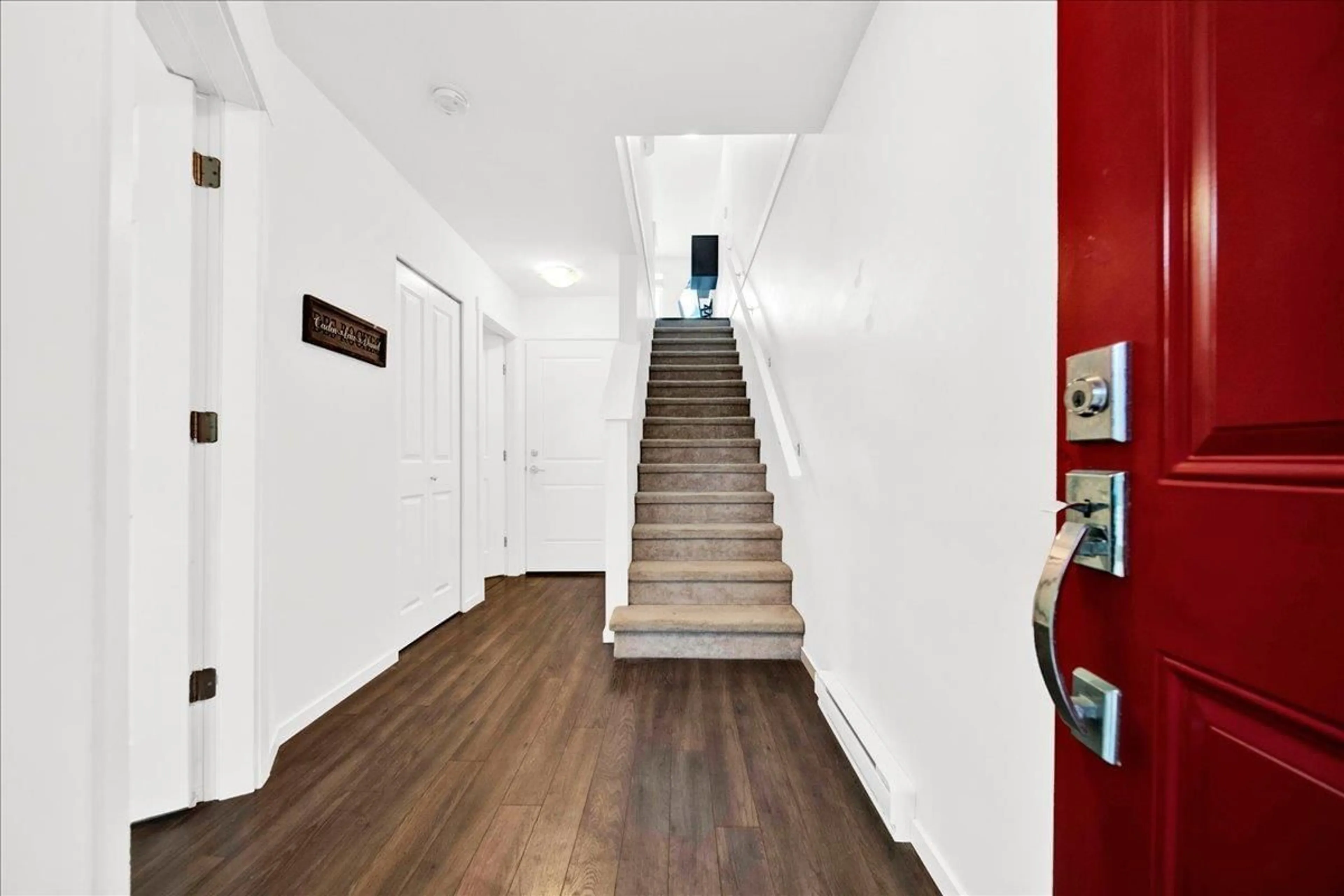 Indoor foyer for 105 - 15340 GUILDFORD DRIVE, Surrey British Columbia V3R0C9