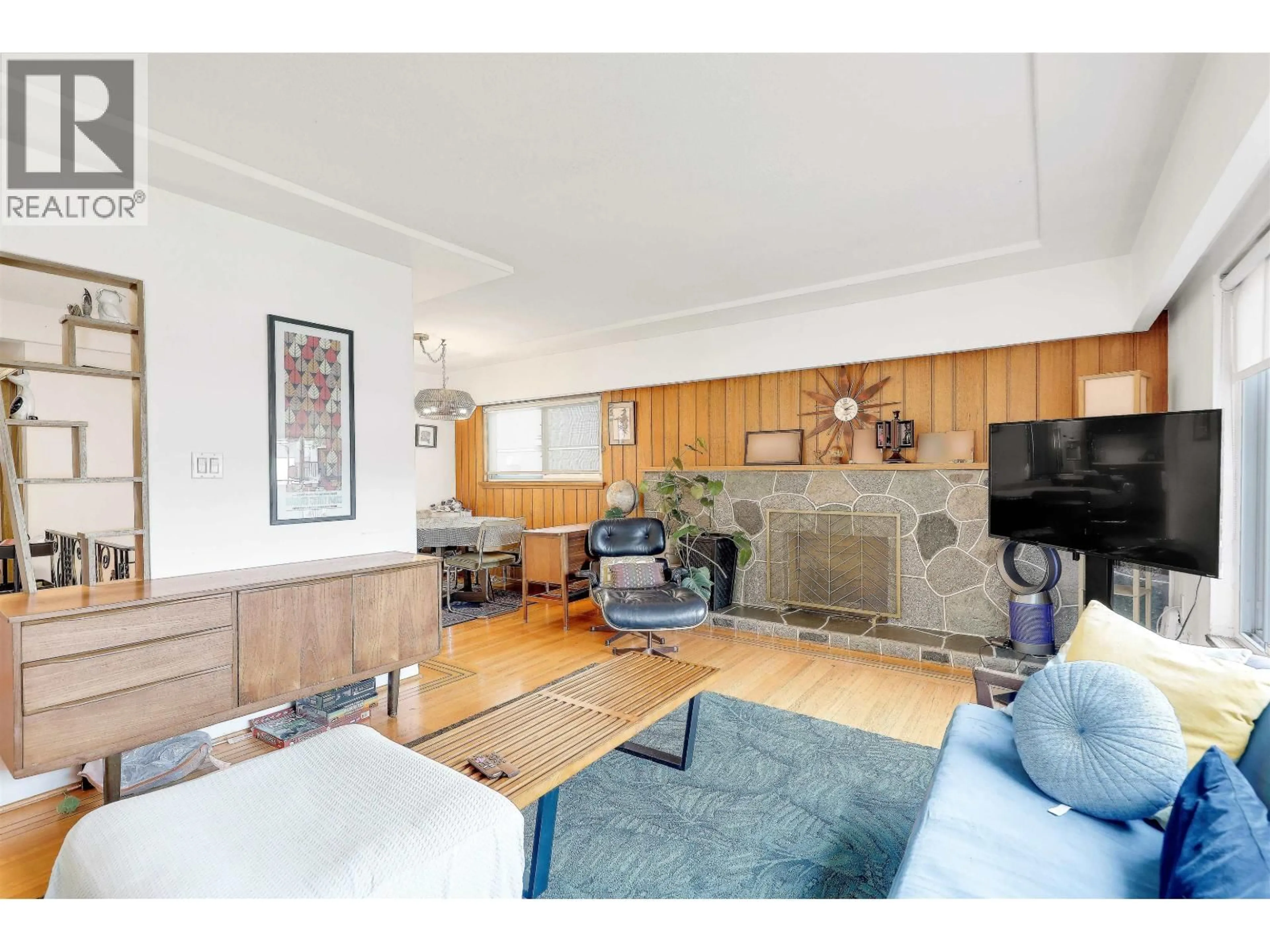 Living room with furniture, wood/laminate floor for 4139 PENDER STREET, Burnaby British Columbia V5C2M1